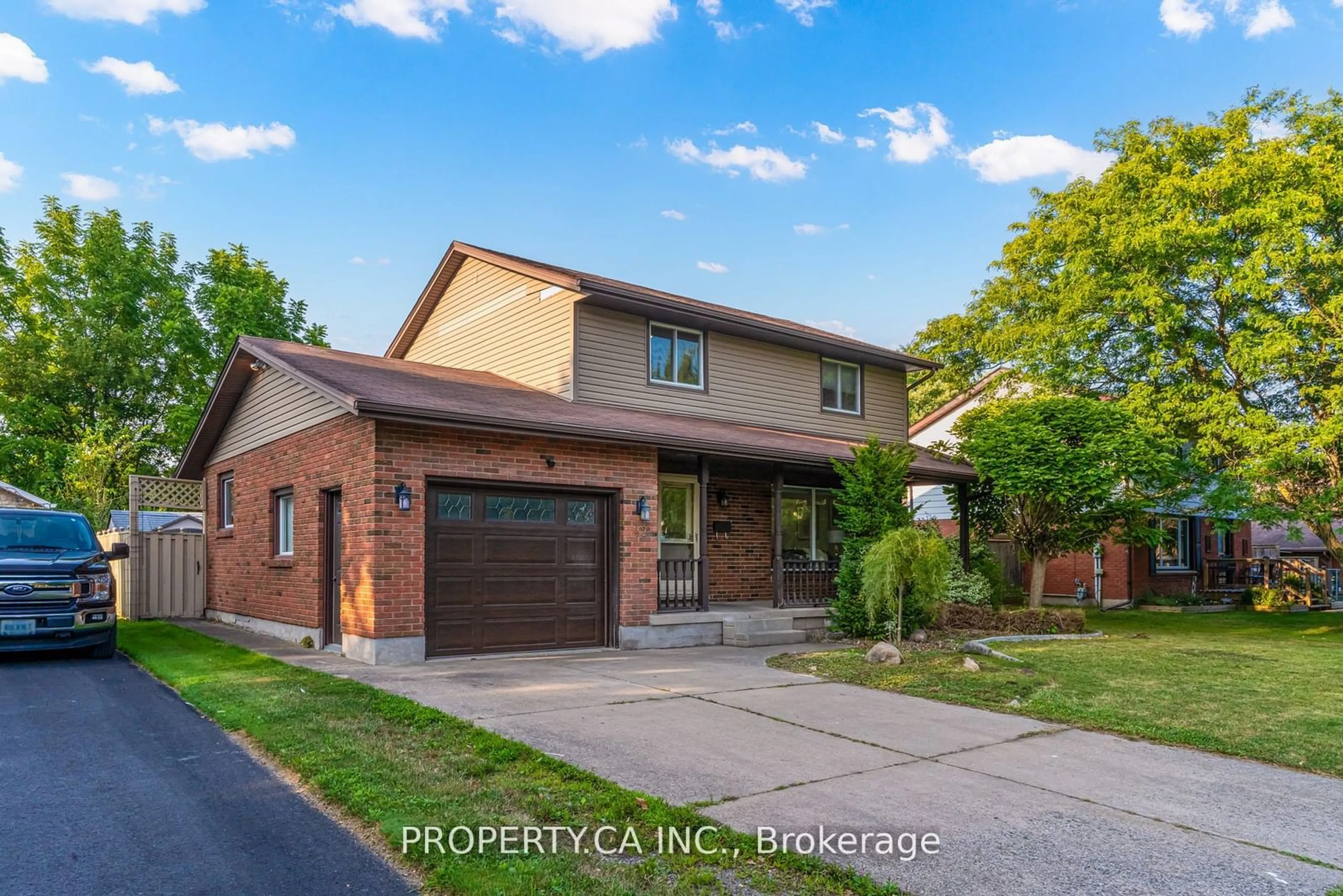 Frontside or backside of a home for 42 Mccrae Dr, Welland Ontario L3C 3M4