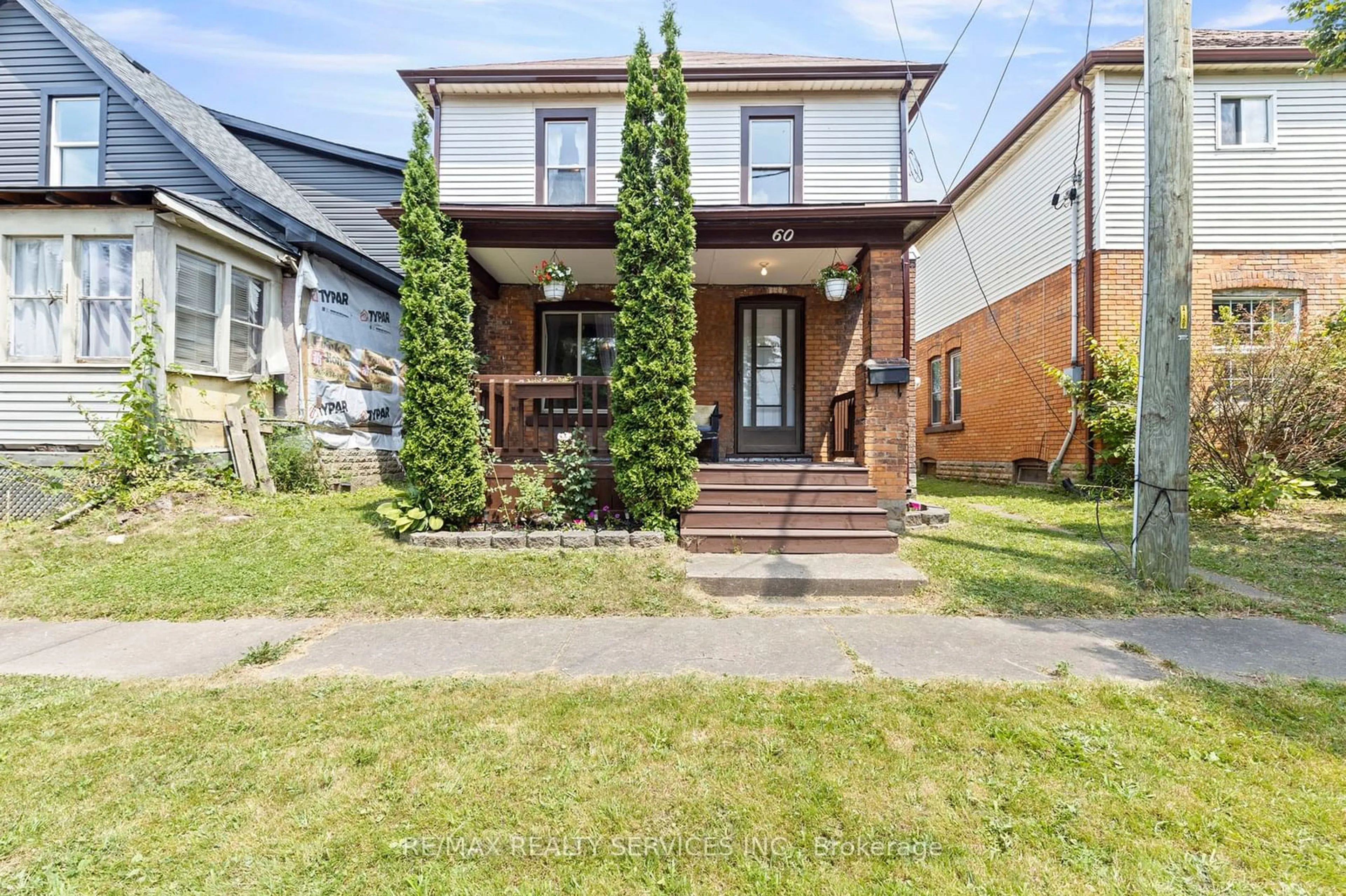 Frontside or backside of a home, the street view for 60 John St, Welland Ontario L3B 3S3