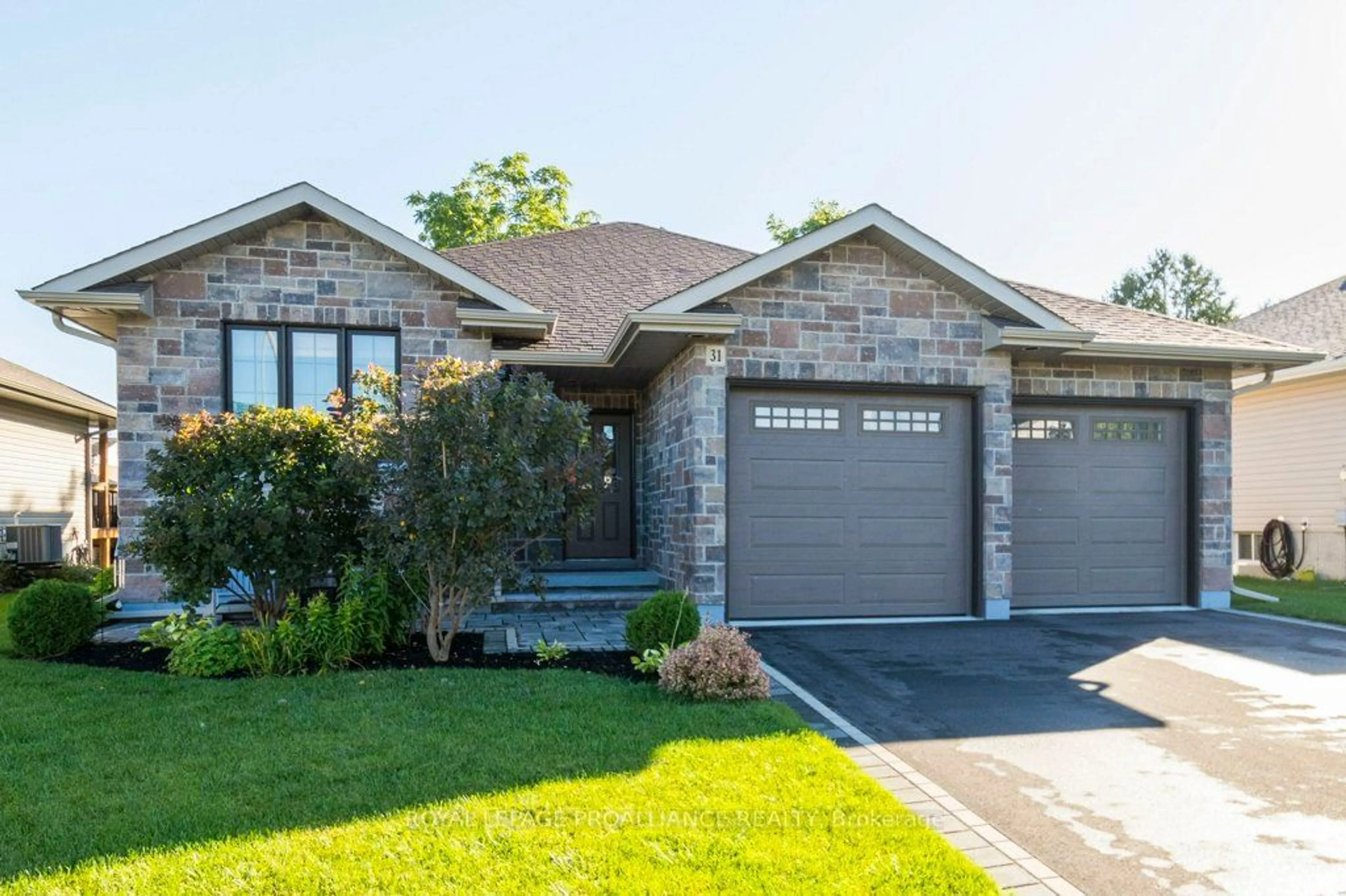 Frontside or backside of a home for 31 Chelford Cres, Belleville Ontario K8N 4J8