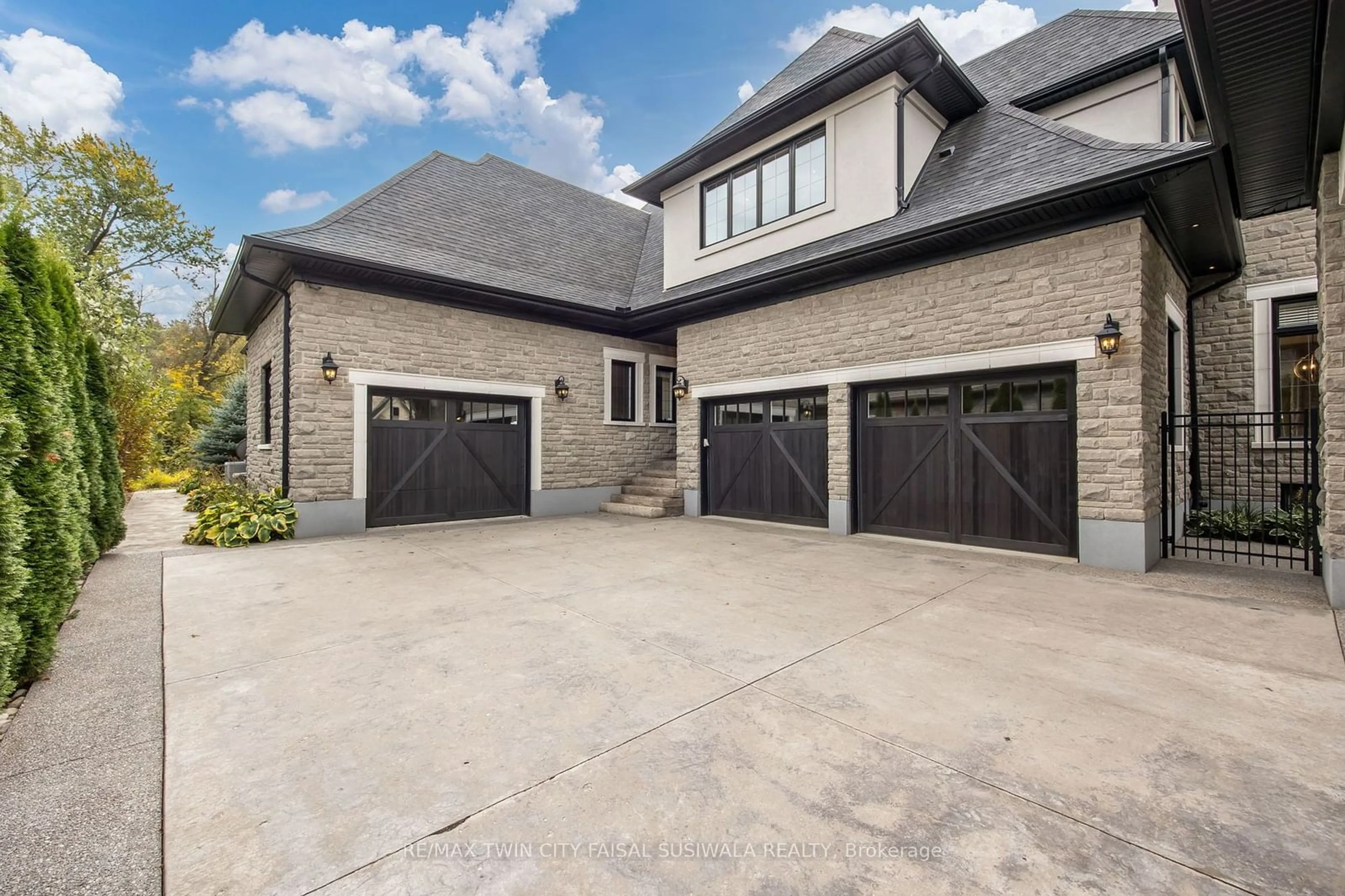 Home with brick exterior material for 505 Morrison Rd, Kitchener Ontario N2A 0G5