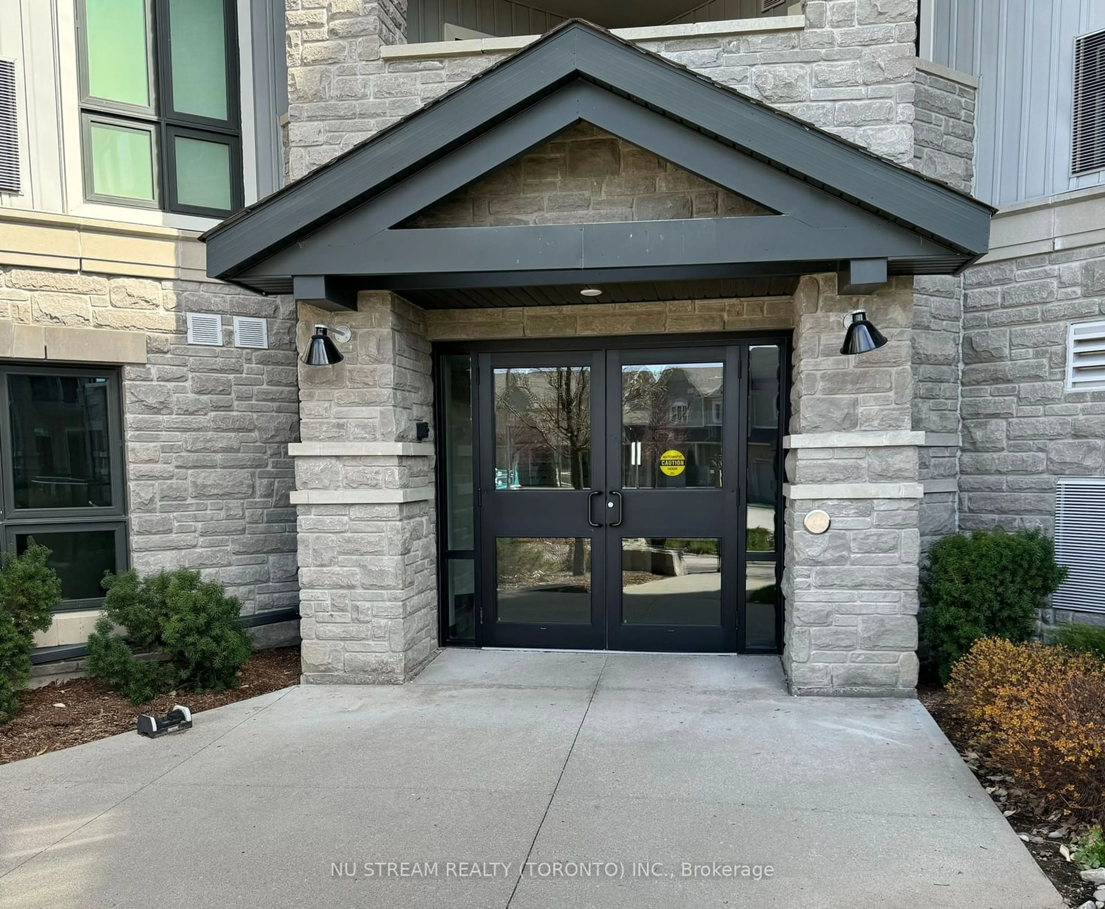 Indoor entryway for 50 Bryan Crt #213, Kitchener Ontario N2A 4N4