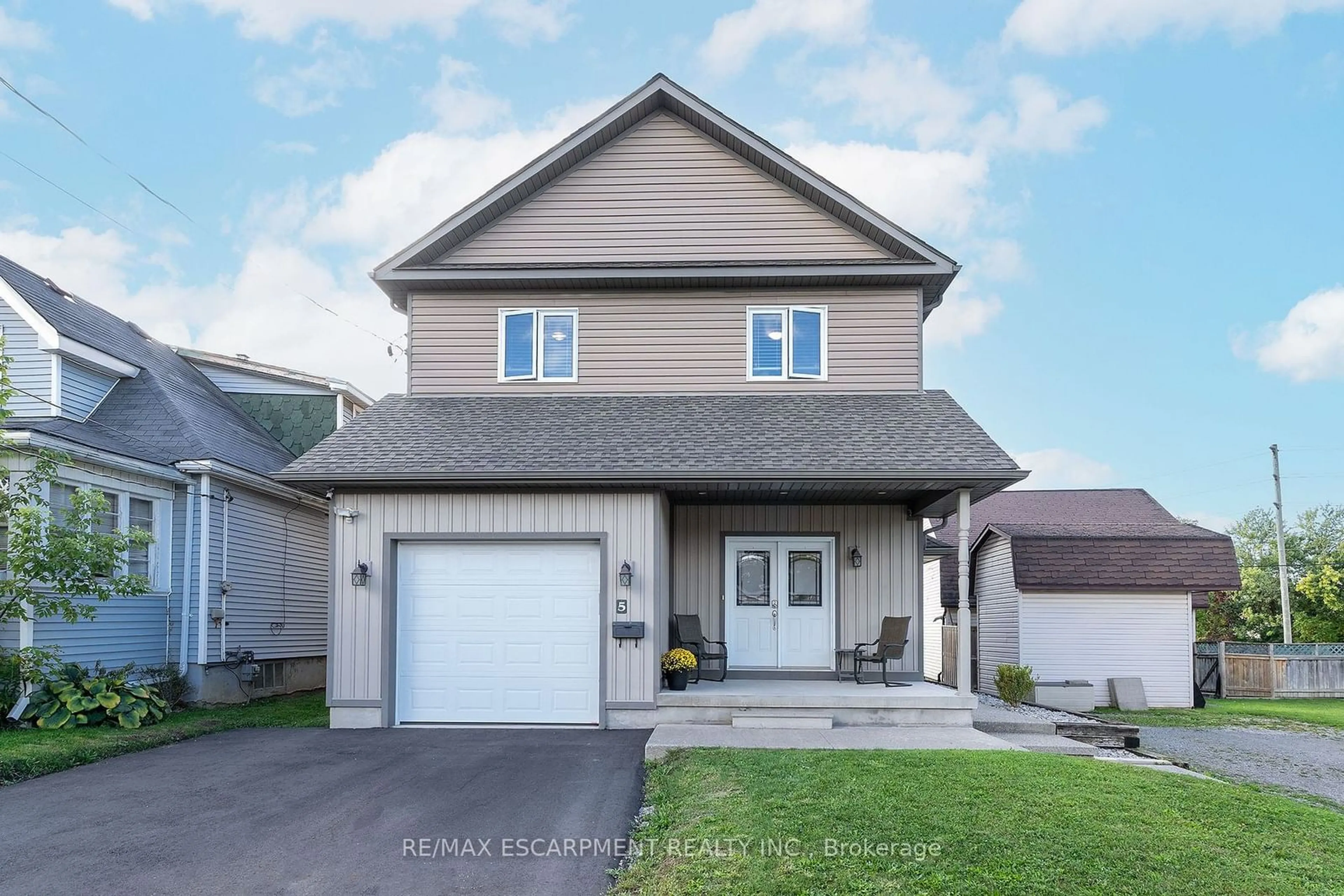 Frontside or backside of a home, cottage for 5 BATTLE St, Thorold Ontario L2V 3W3