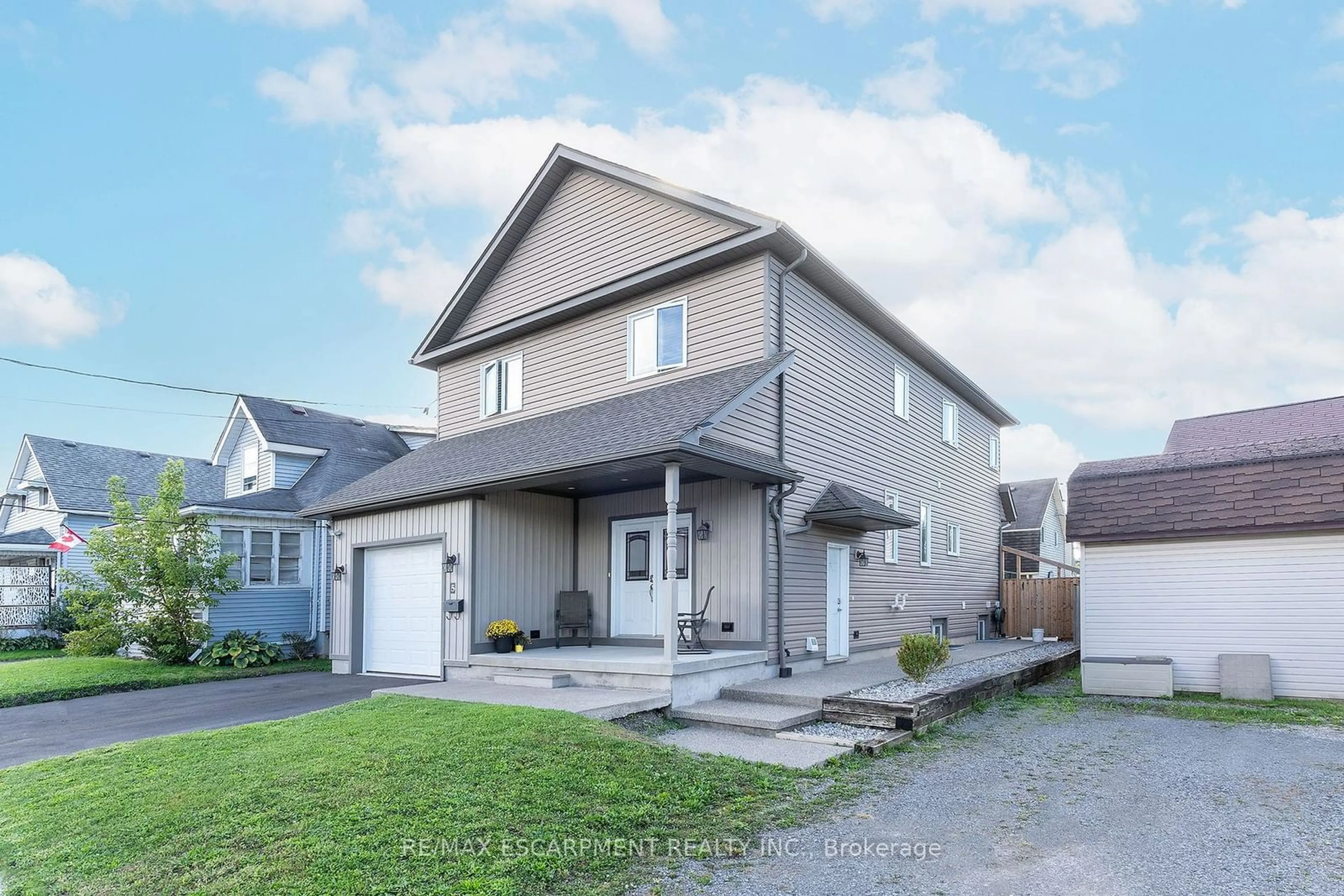 Frontside or backside of a home, cottage for 5 BATTLE St, Thorold Ontario L2V 3W3