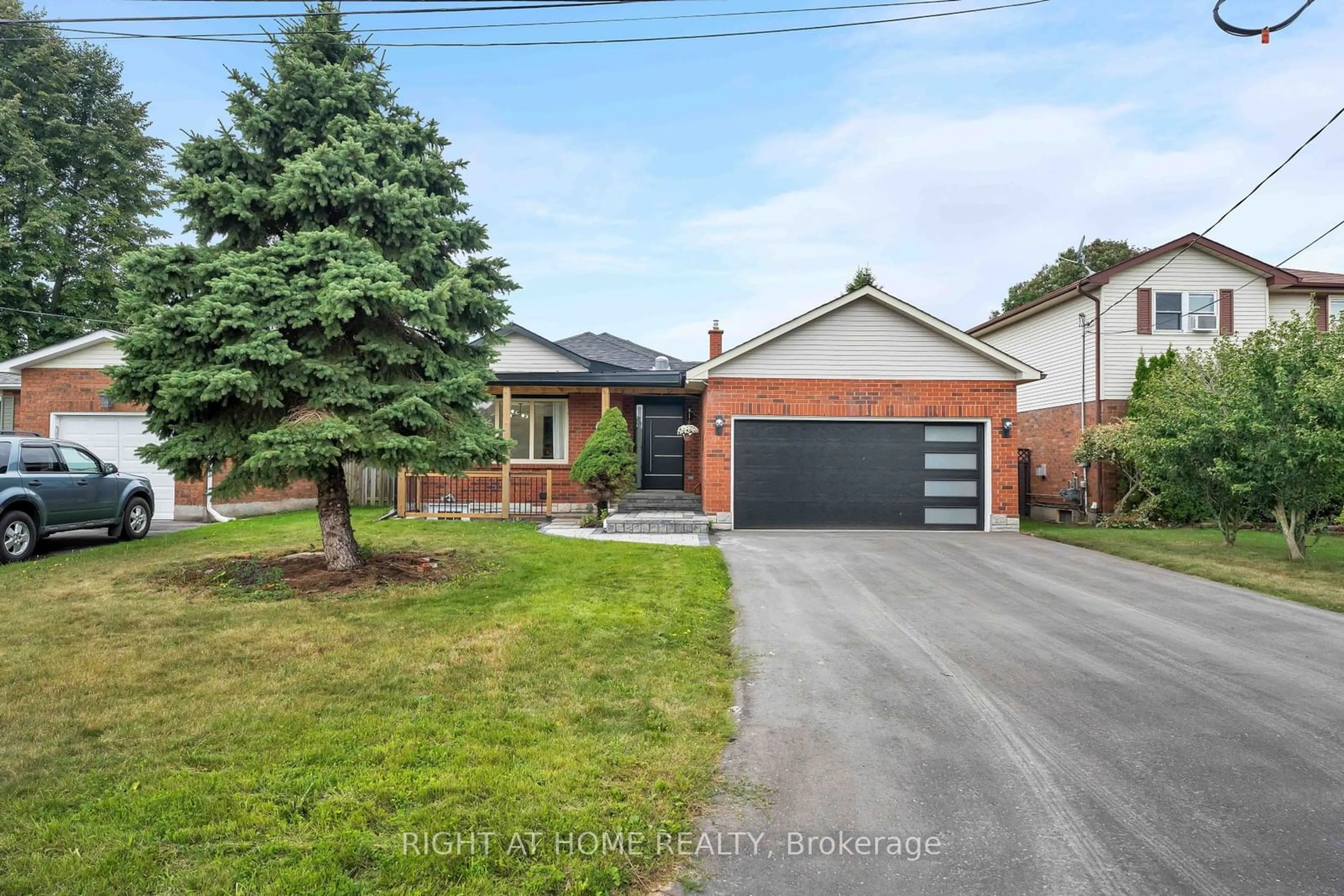 Frontside or backside of a home, the street view for 660 Mackechnie Cres, Cobourg Ontario K9A 4X8