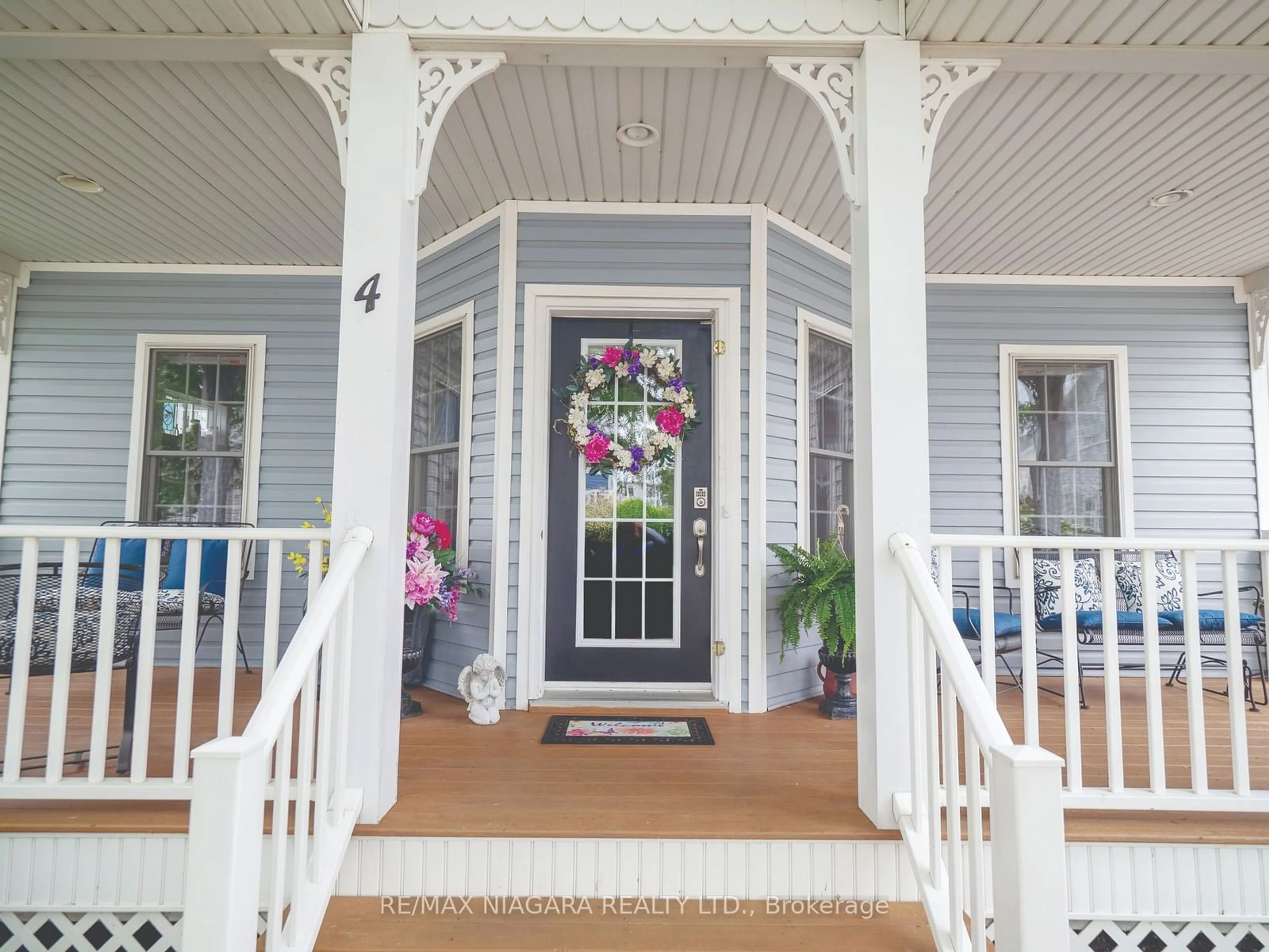 Indoor entryway, wood floors for 4 Mariner's Lane, Fort Erie Ontario L0S 1B0