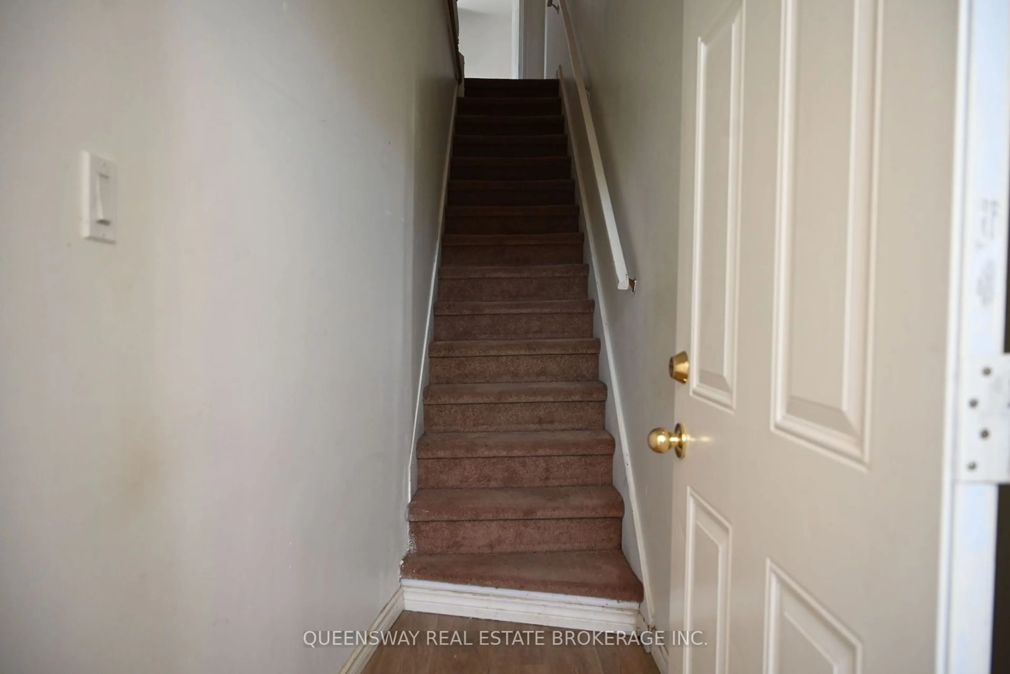 Stairs for 21 Kinrade Ave, Hamilton Ontario L8L 6L5