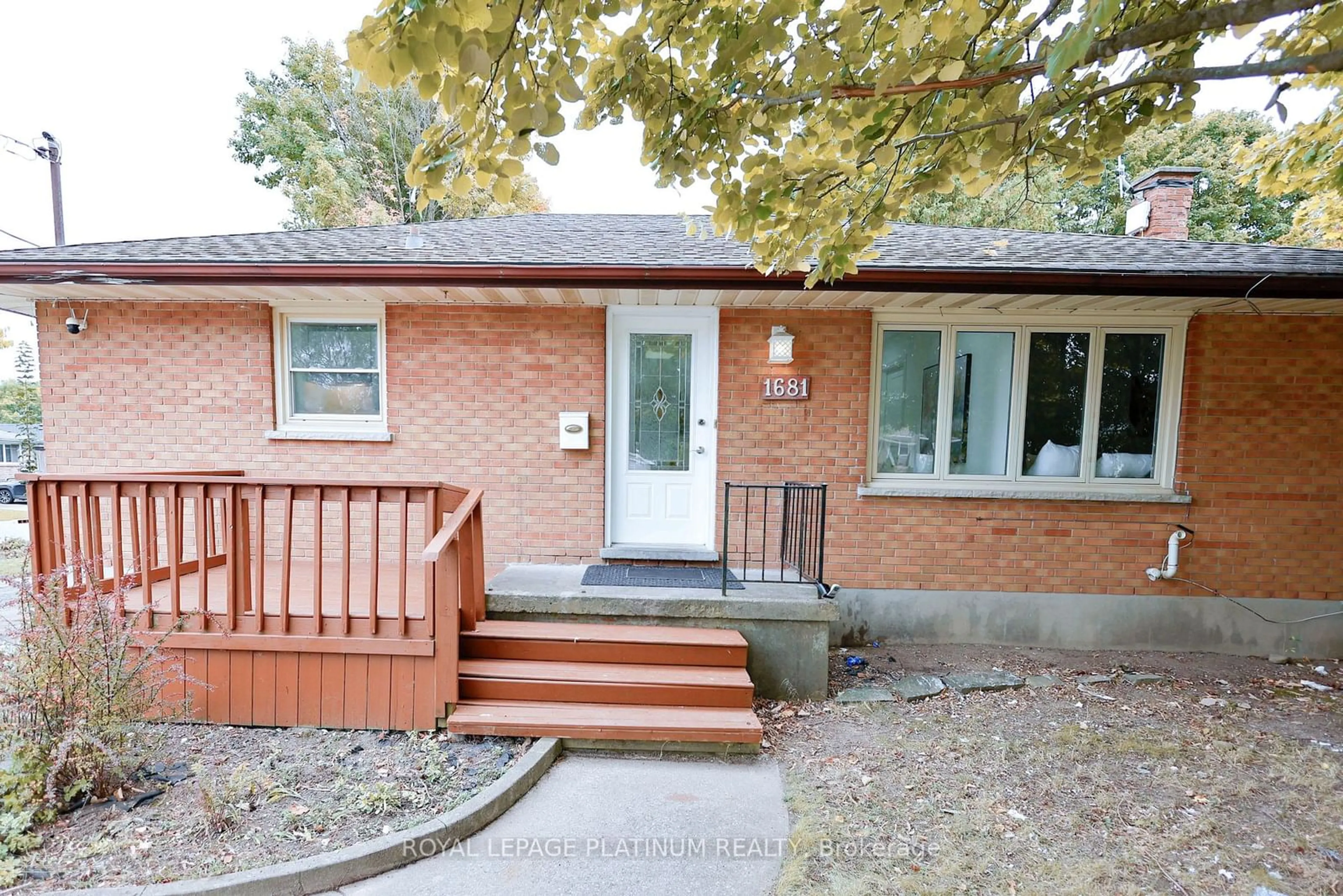 Home with brick exterior material for 1681 Dale St, London Ontario N5V 1Y3