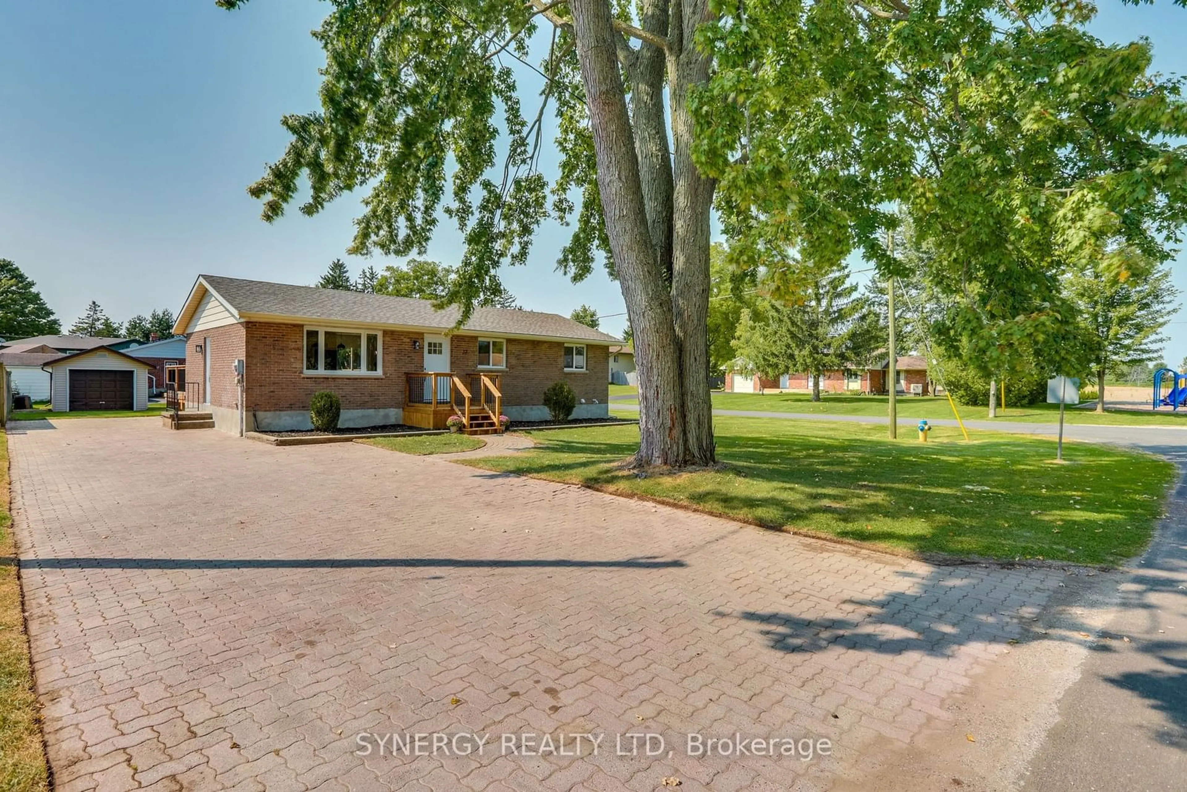 A pic from exterior of the house or condo, the street view for 32 Clark St, Strathroy-Caradoc Ontario N0L 1T0