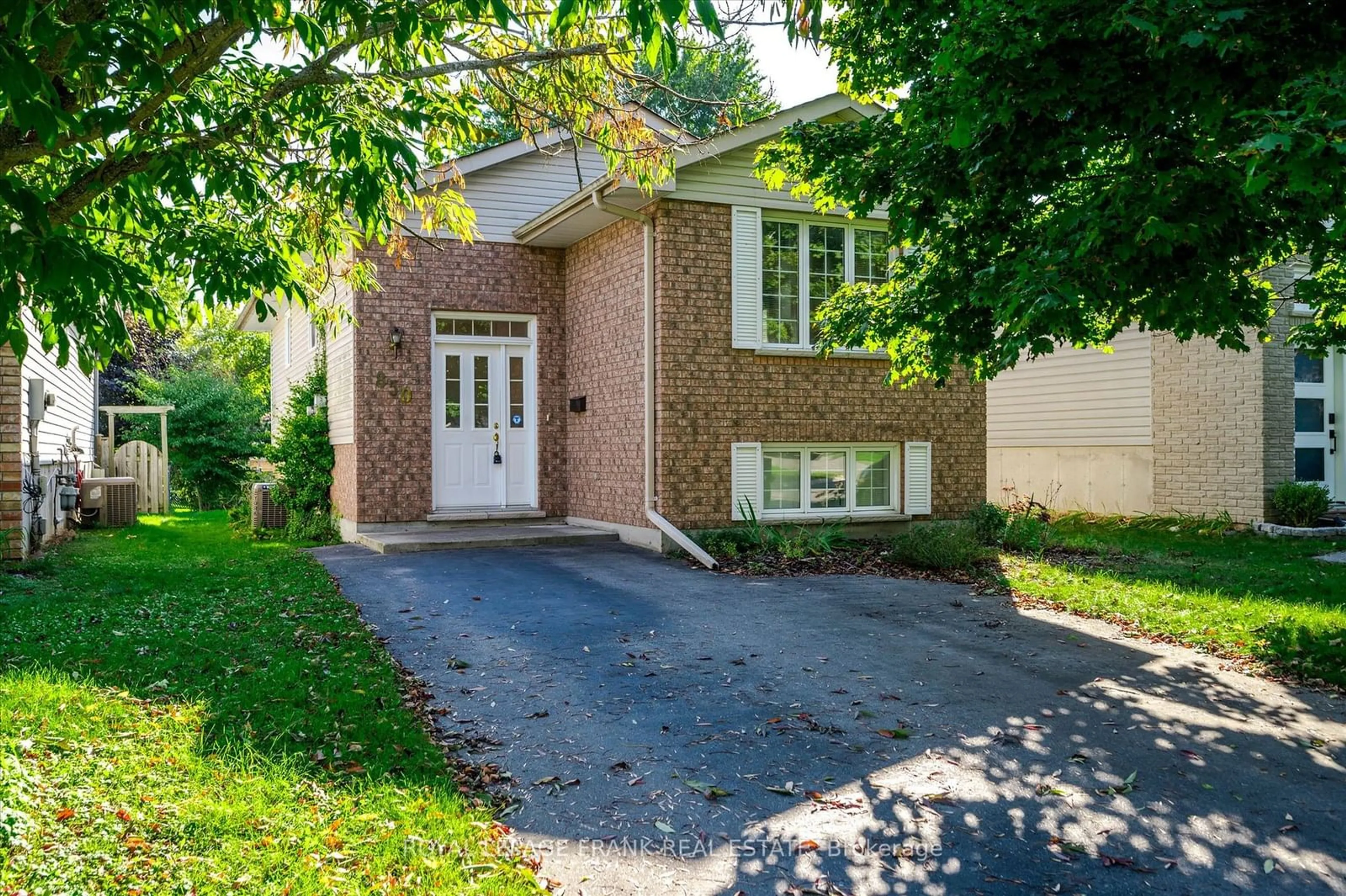 Outside view for 850 Abbey Lane, Peterborough Ontario K9H 7N6