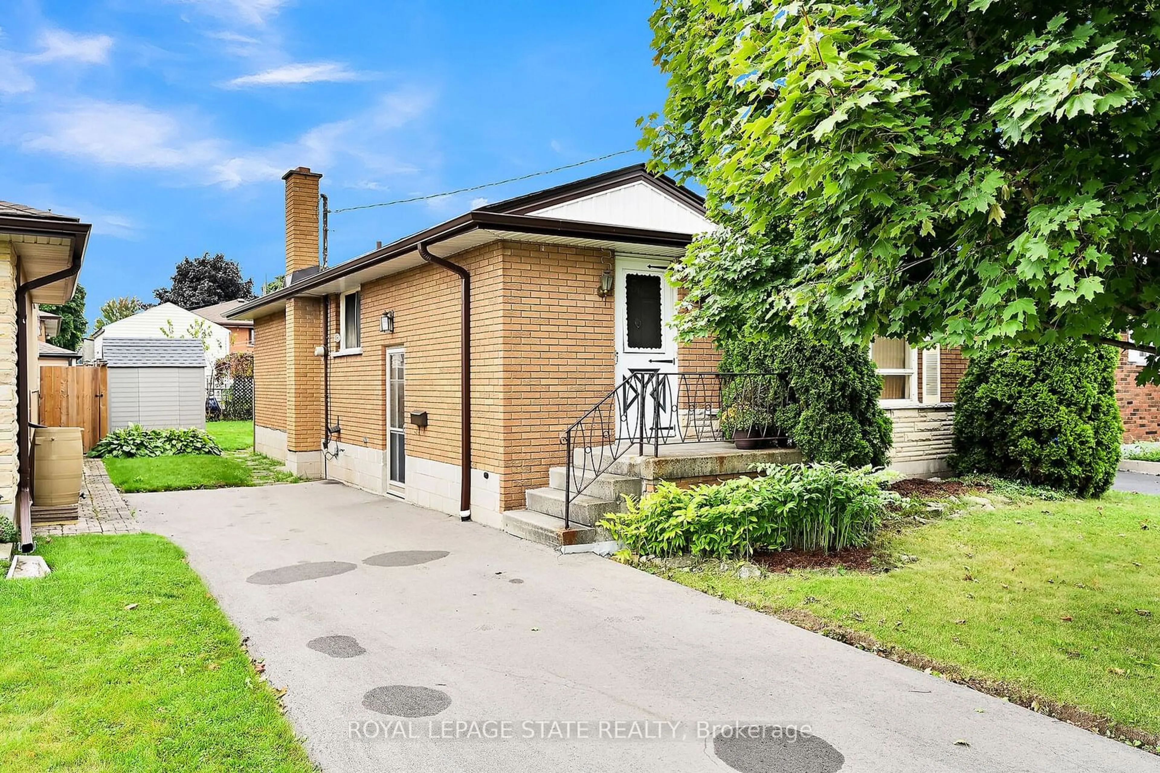 Frontside or backside of a home for 56 Moxley Dr, Hamilton Ontario L8T 3Y7