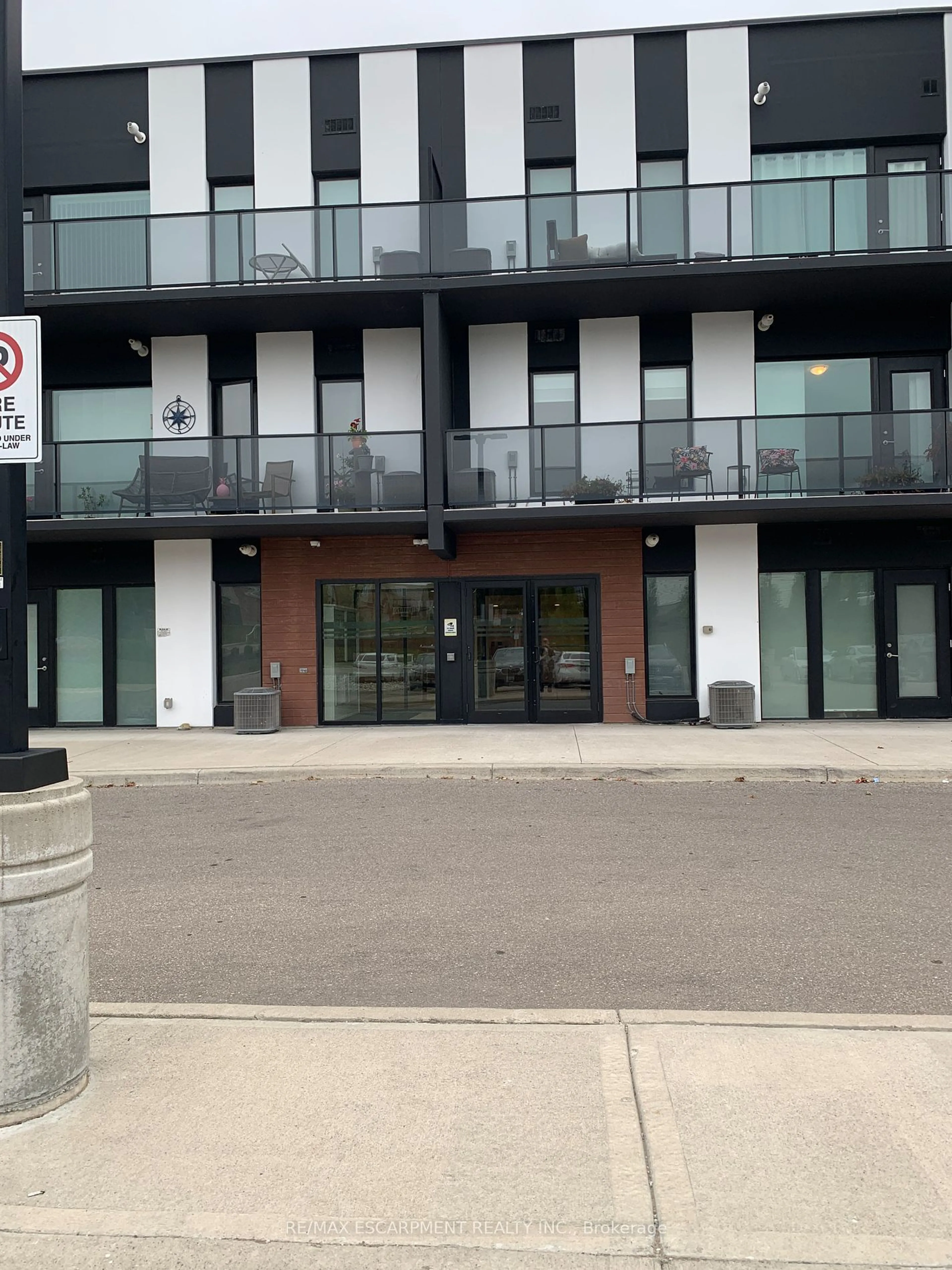 Indoor foyer, unknown floor for 5 Wake Robin Dr #210, Kitchener Ontario N2E 0H6