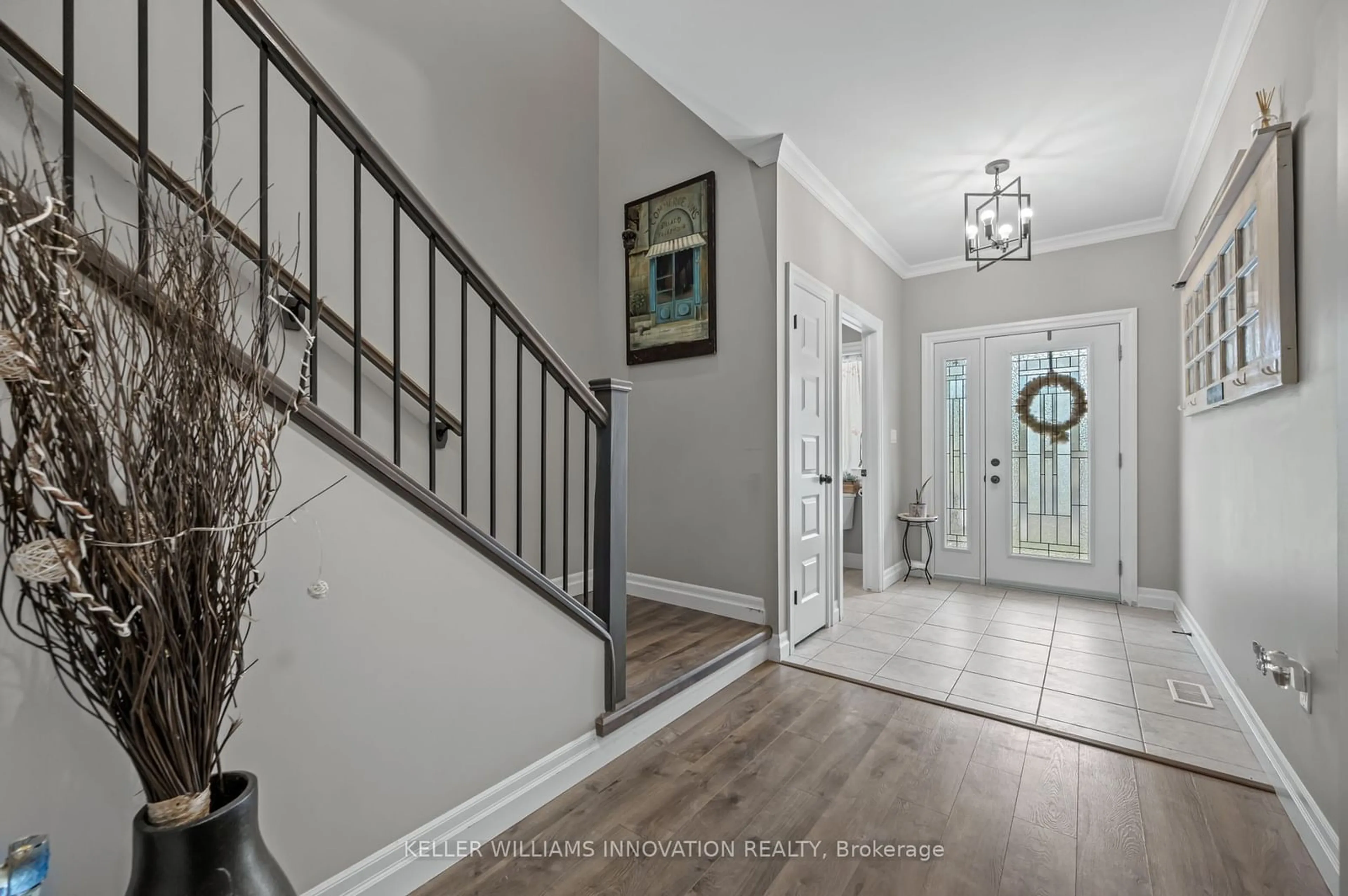 Indoor entryway, wood floors for 279 Oak St, Lucan Biddulph Ontario N0M 2J0