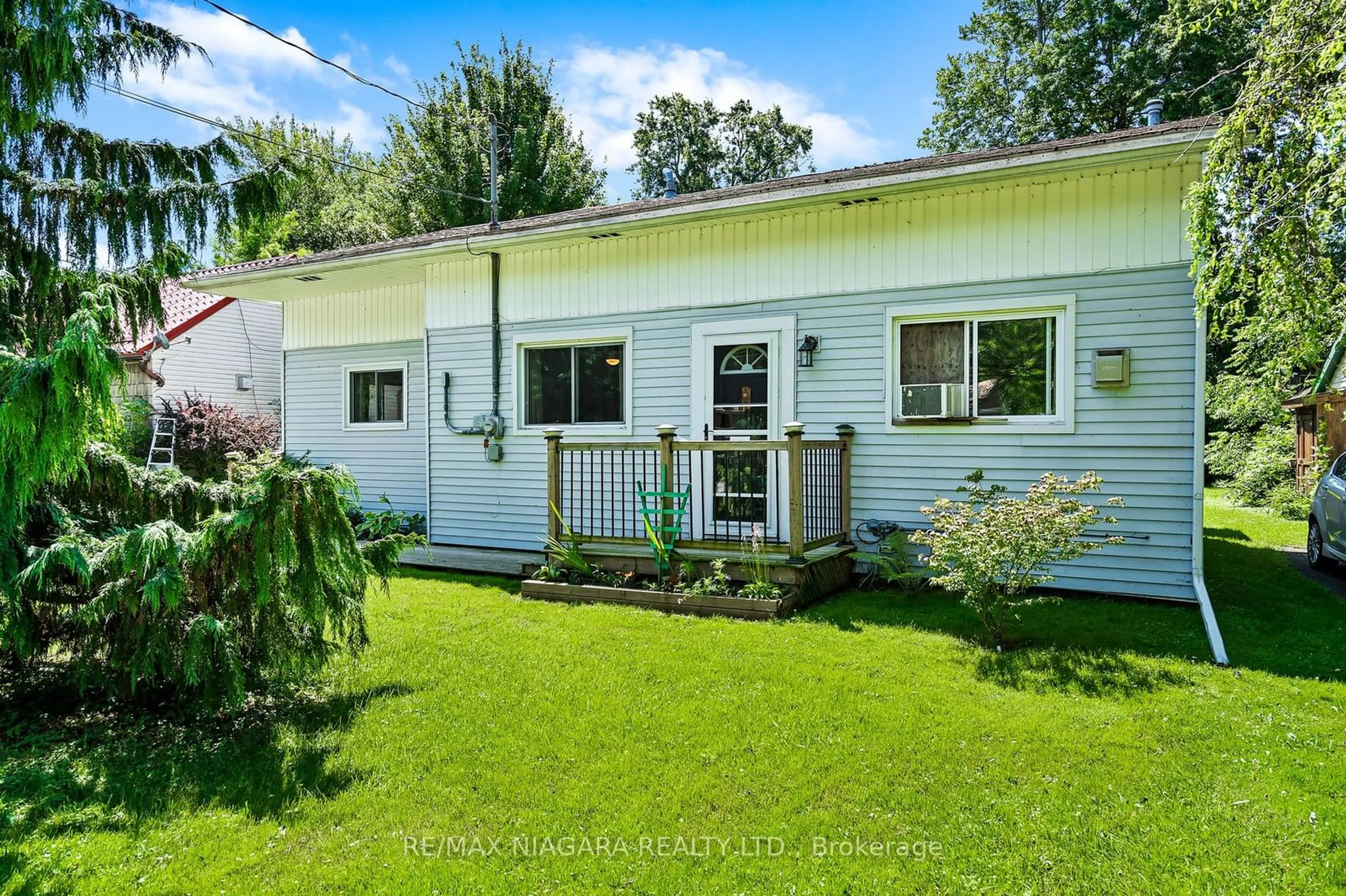 Frontside or backside of a home, cottage for 10567 Maplewood Dr, Wainfleet Ontario L3K 5V4