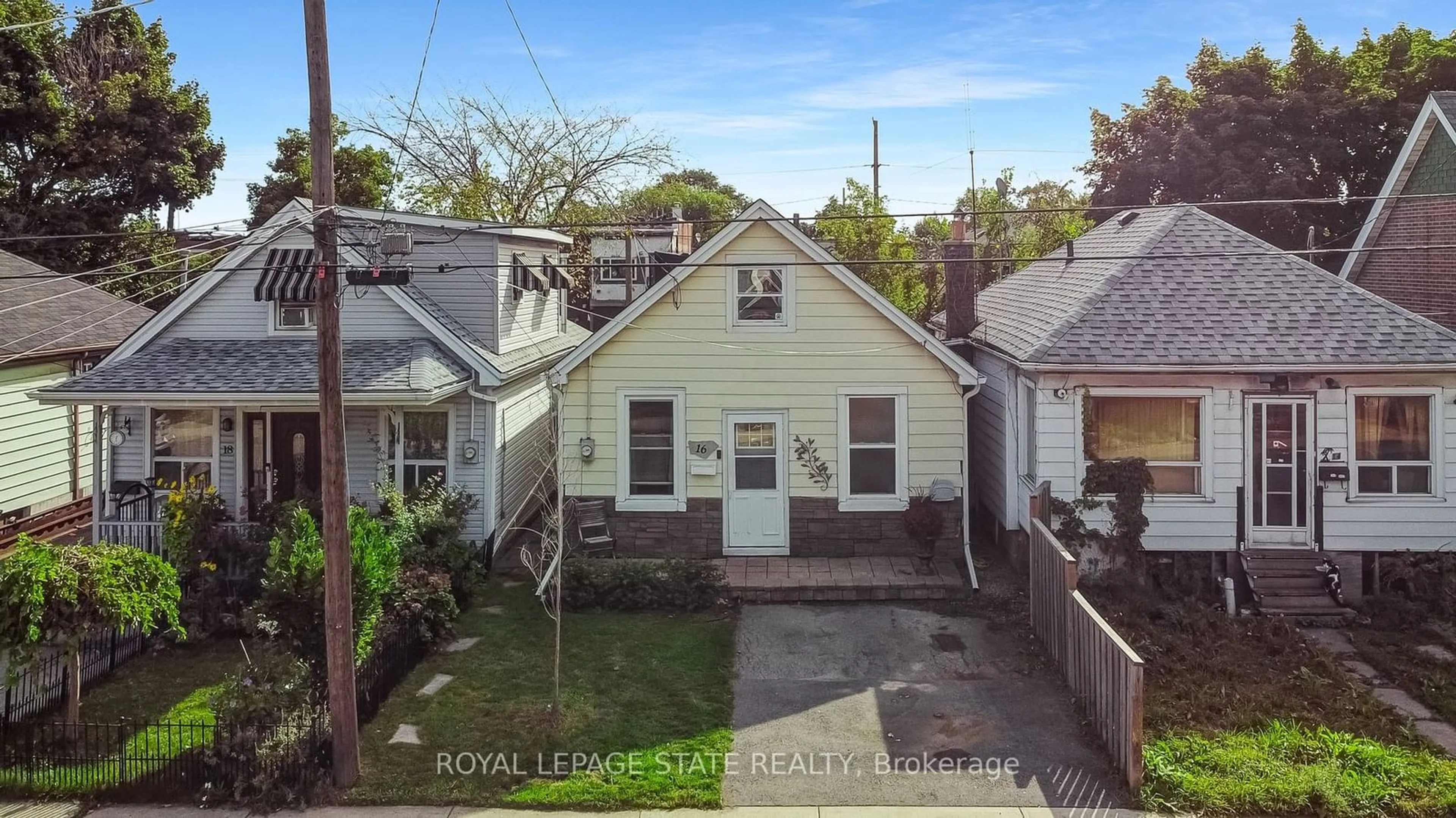 Frontside or backside of a home for 16 Alice St, Hamilton Ontario L8H 4R1