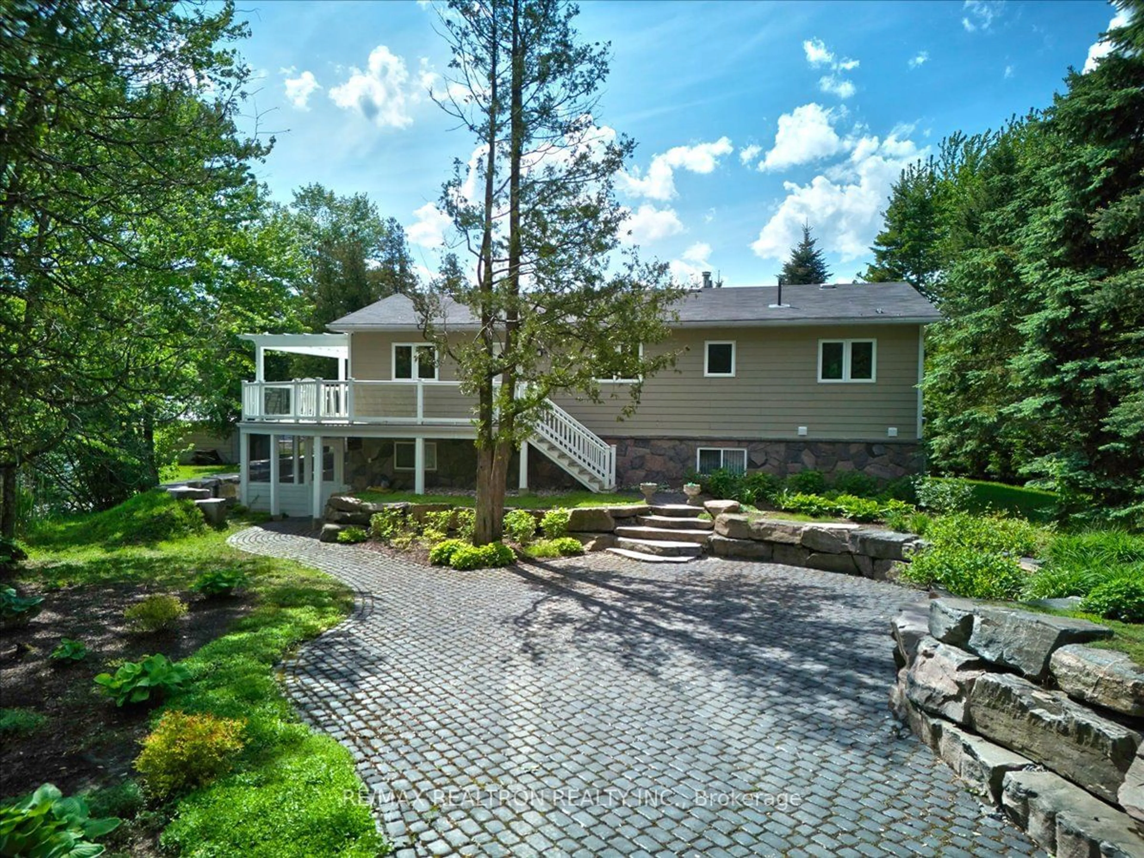 Frontside or backside of a home, cottage for 1139 River Lane, Gravenhurst Ontario P0E 1G0