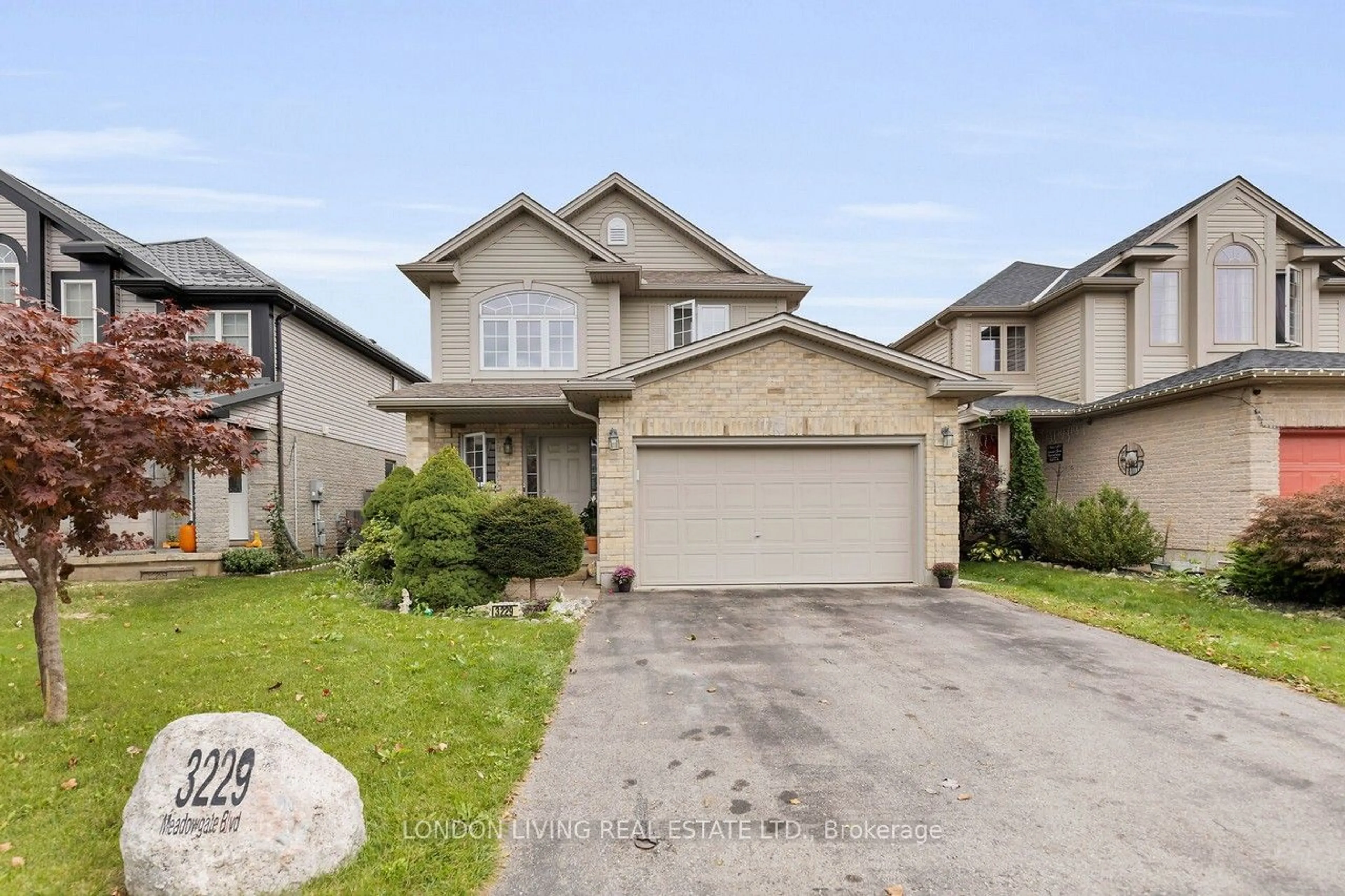 Frontside or backside of a home, the street view for 3229 Meadowgate Blvd, London Ontario N6M 0B7