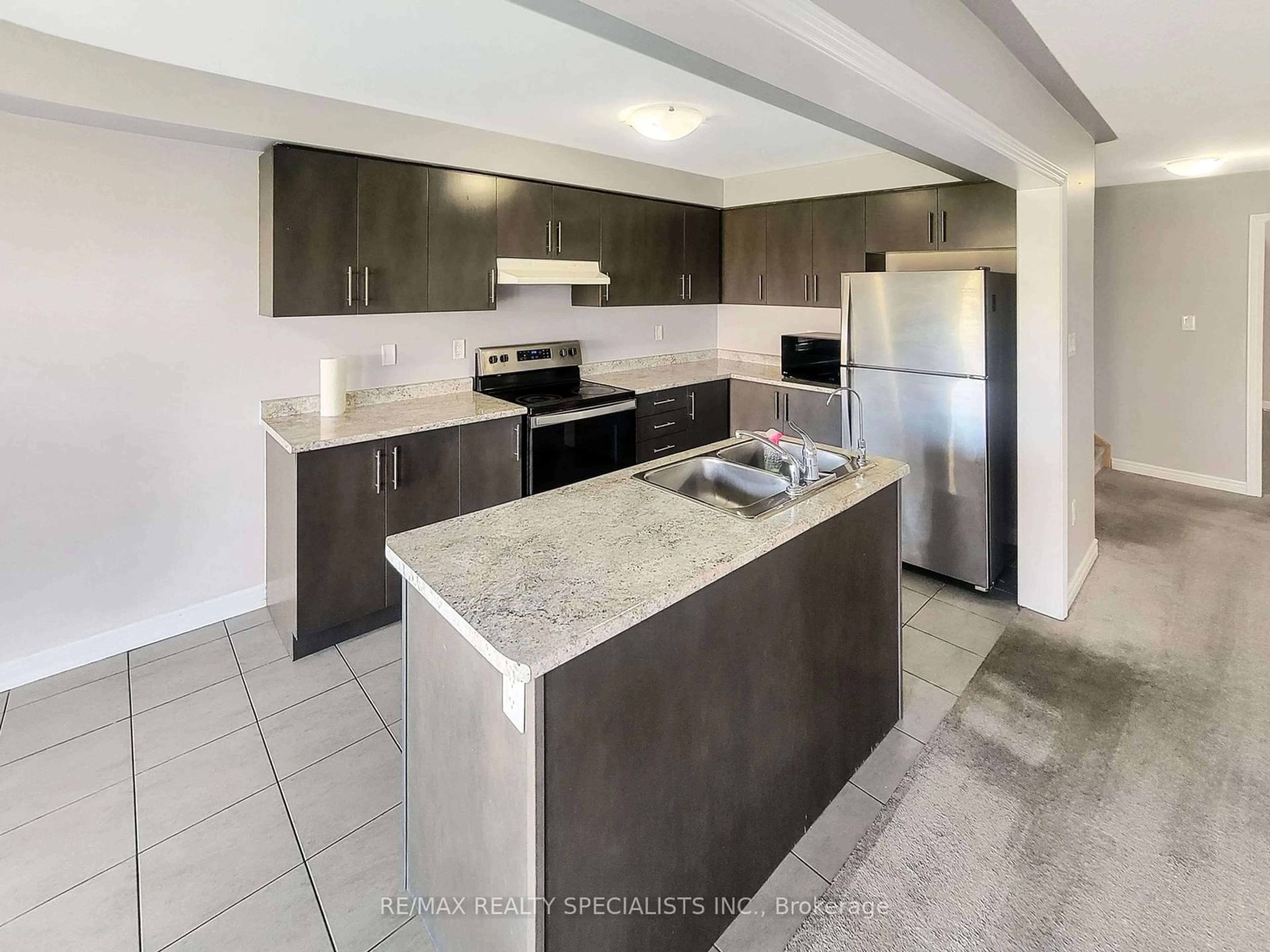 Standard kitchen for 740 Linden Dr #2, Cambridge Ontario N3H 0E3