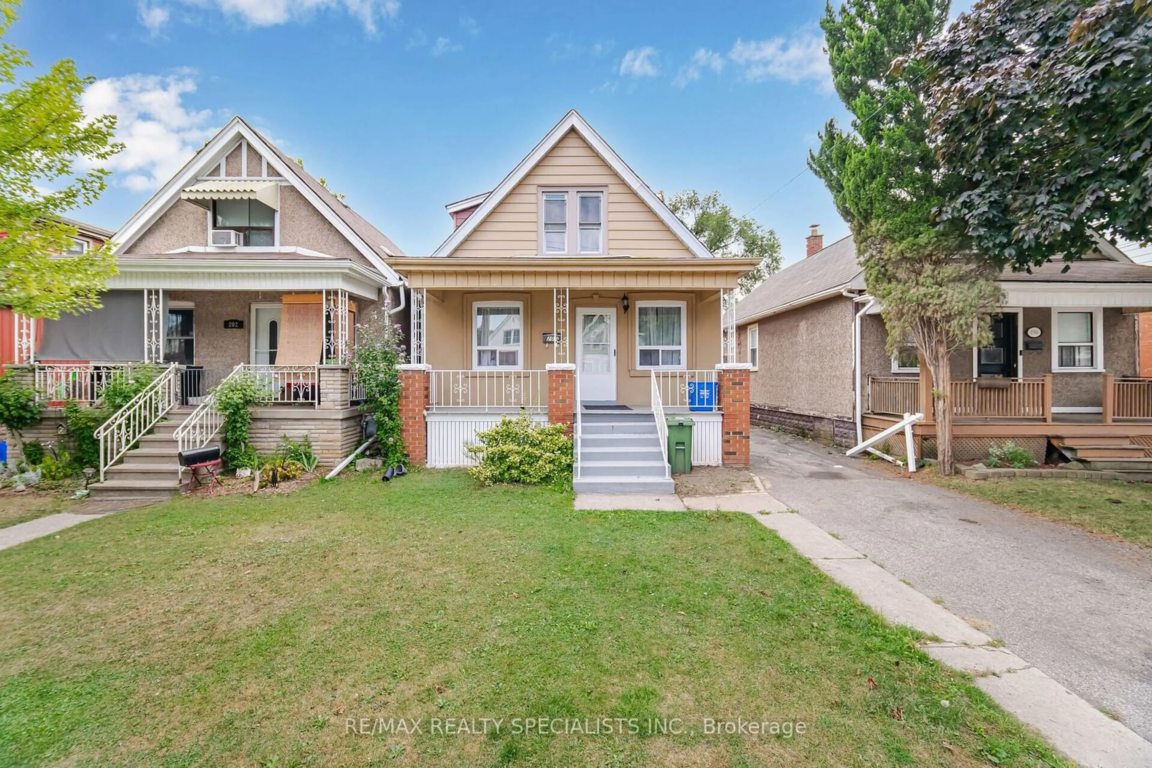 Frontside or backside of a home, cottage for 200 Paling Ave, Hamilton Ontario L8H 5J7