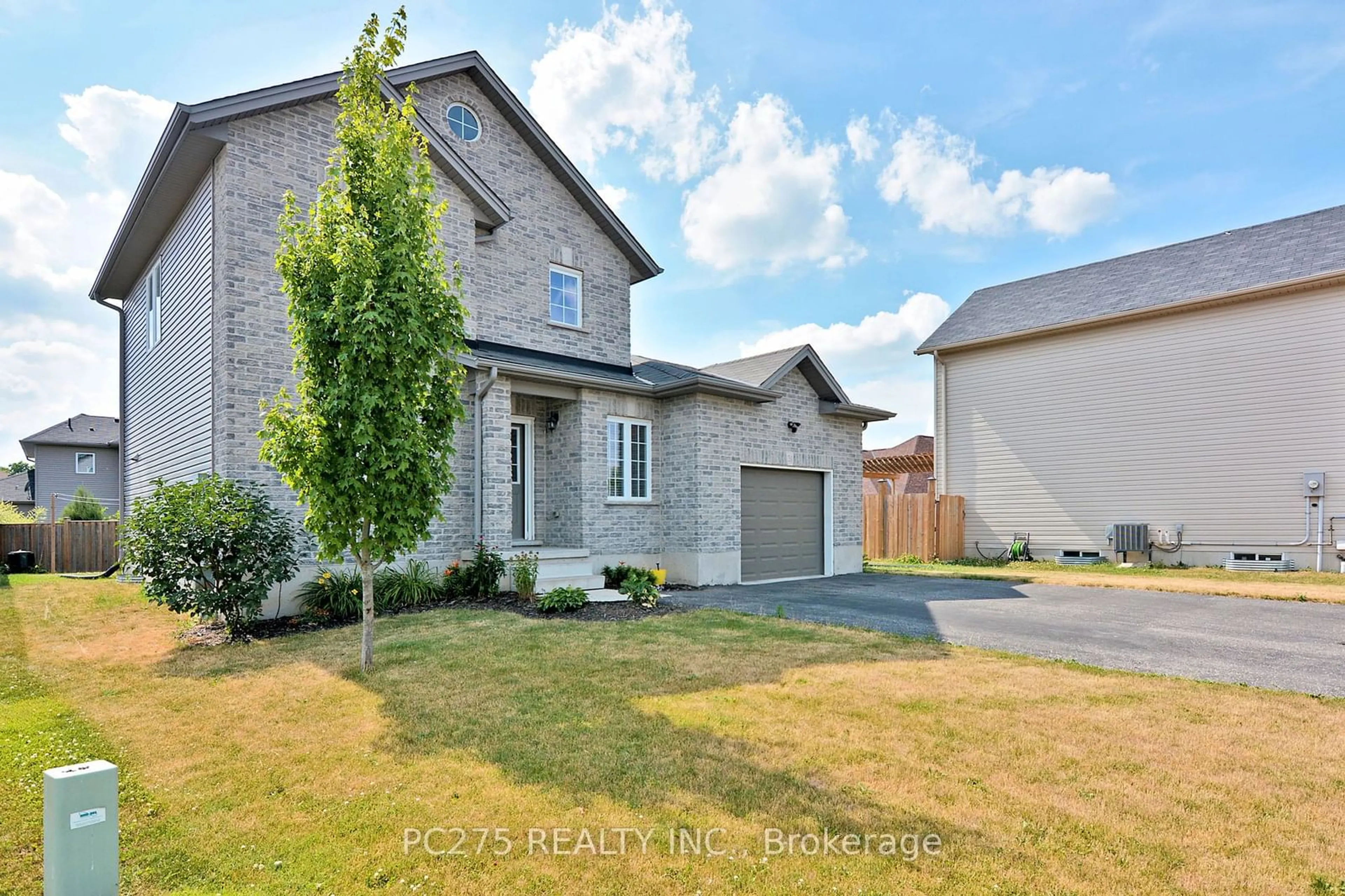 Frontside or backside of a home, the street view for 31 TOMPKINS Crt, Norwich Ontario N0J 1P0