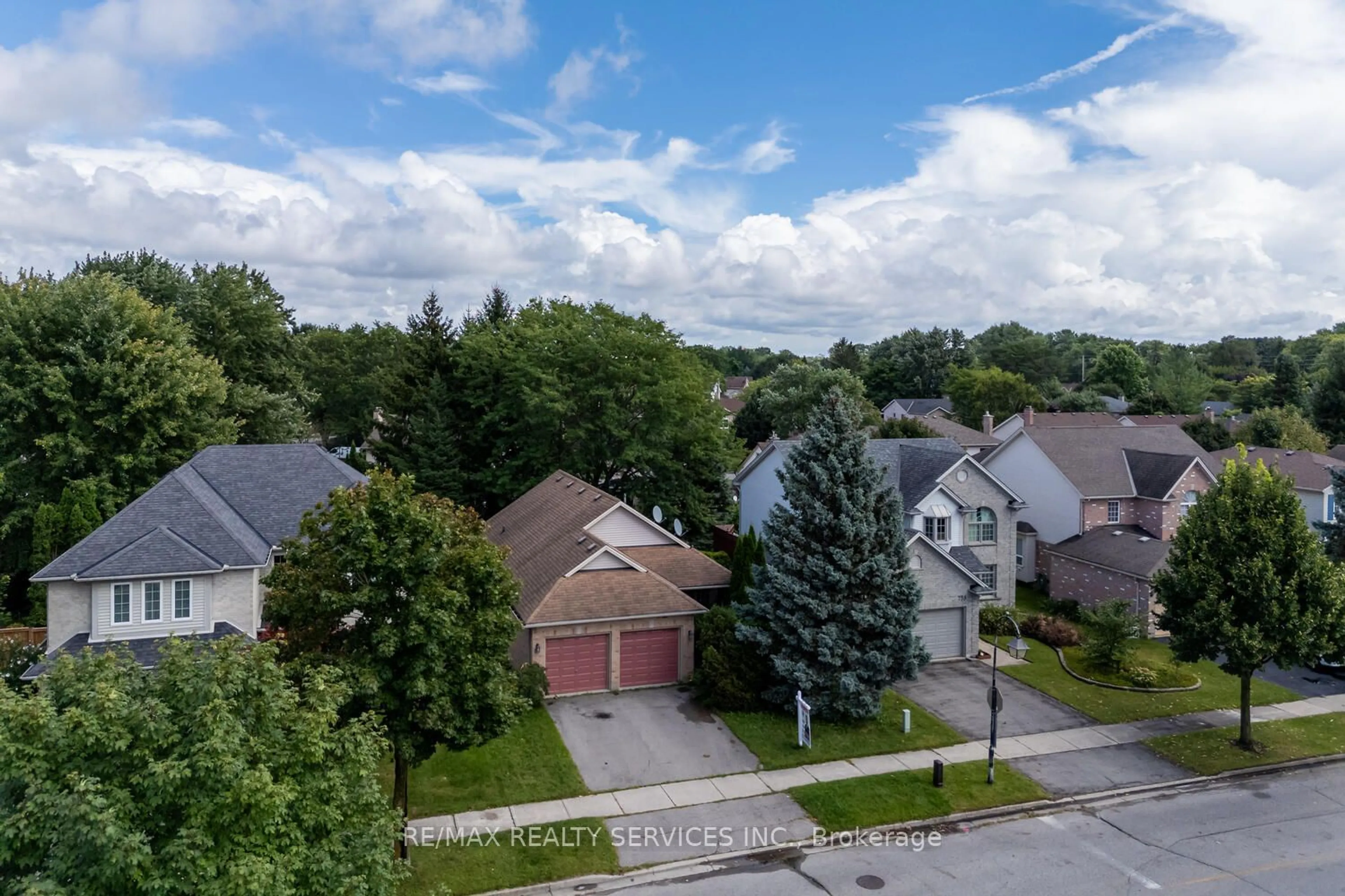 Frontside or backside of a home, the street view for 757 Guildwood Blvd, London Ontario N6H 5G2