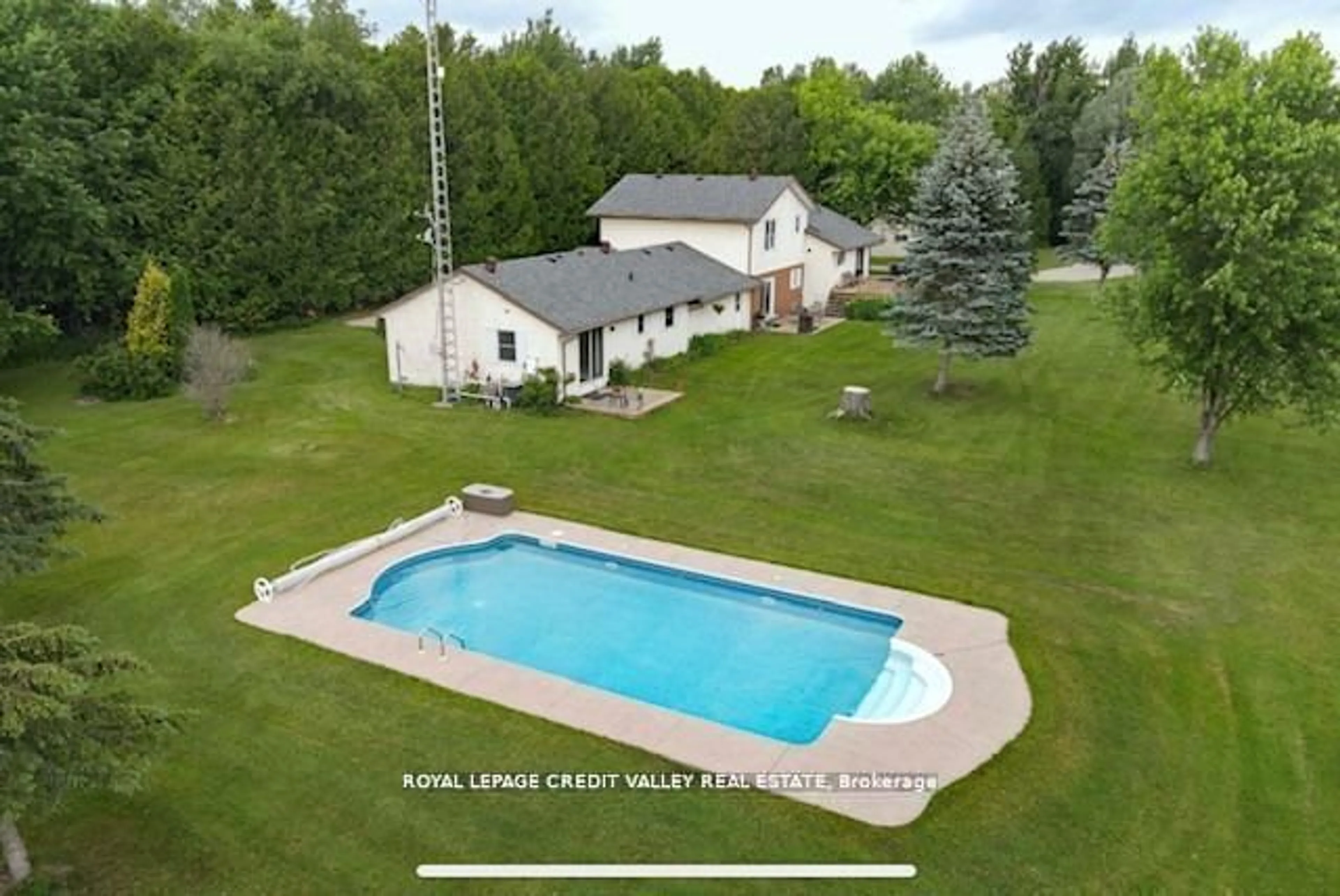 Indoor or outdoor pool for 476345 3rd. Line, Melancthon Ontario L9V 1T4