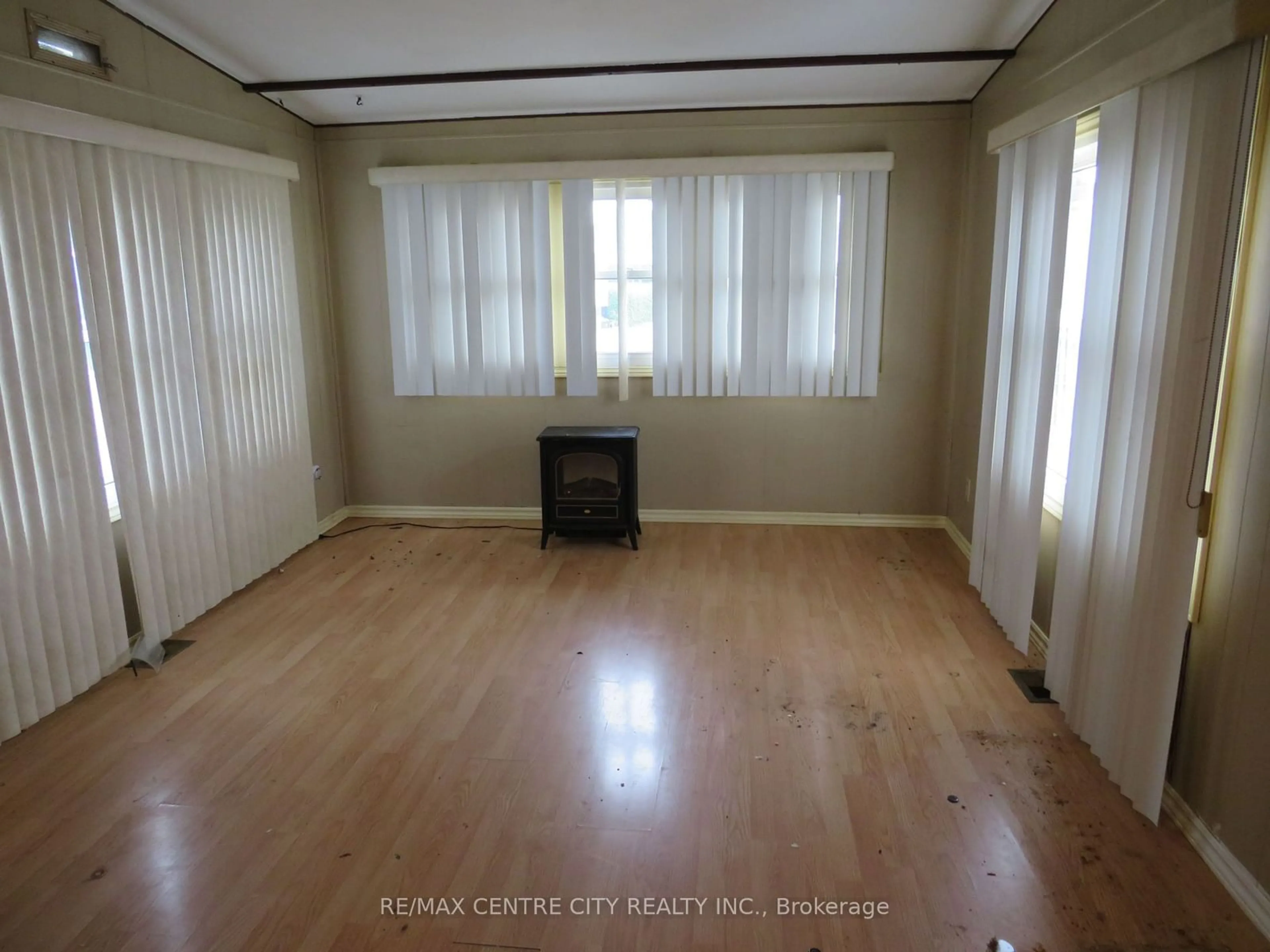 A pic of a room, wood floors for 2189 Dundas St #21, London Ontario N5V 1H3