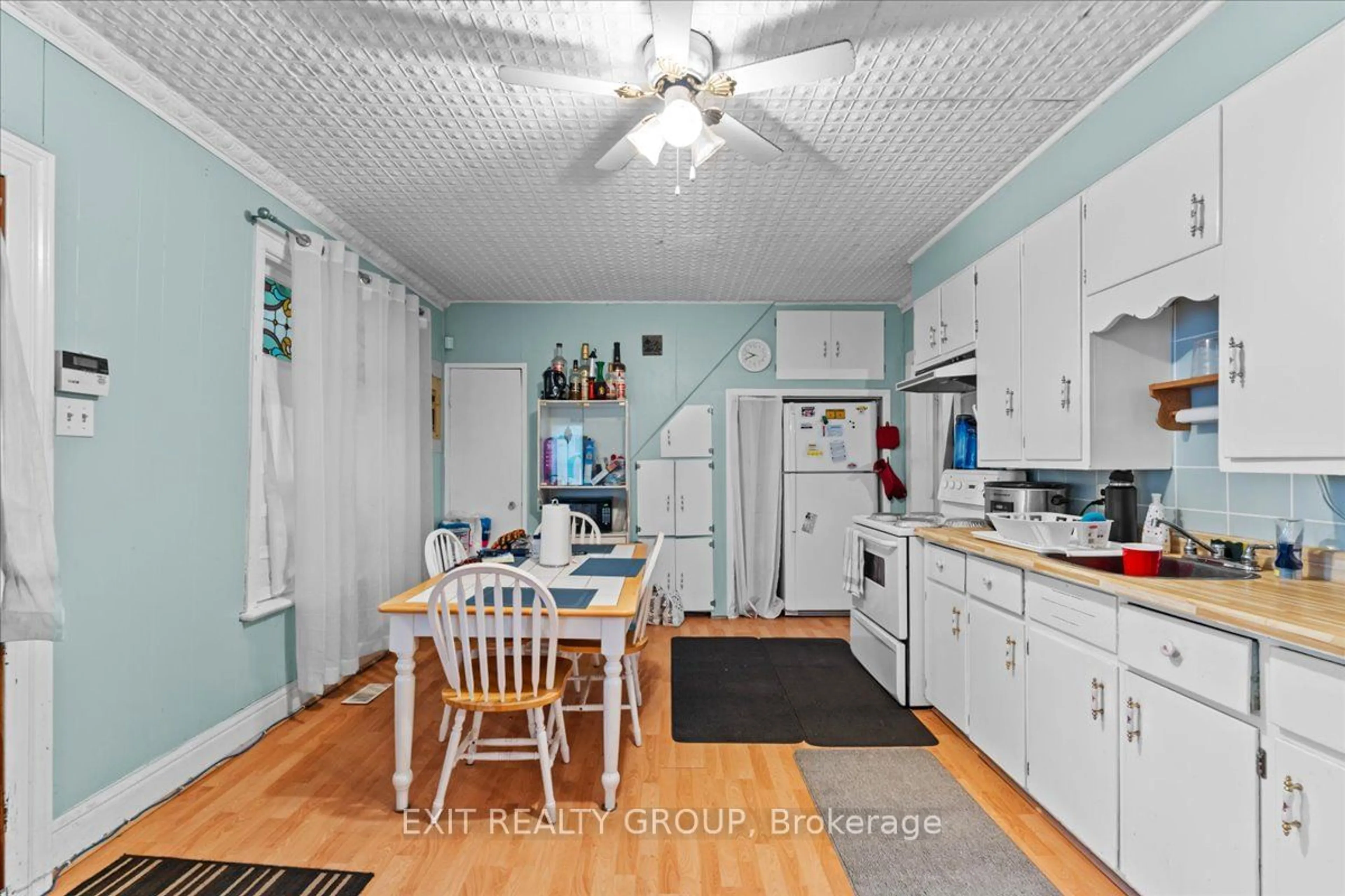 Kitchen, wood floors, cottage for 7 Radeski St, Quinte West Ontario K8V 4H2