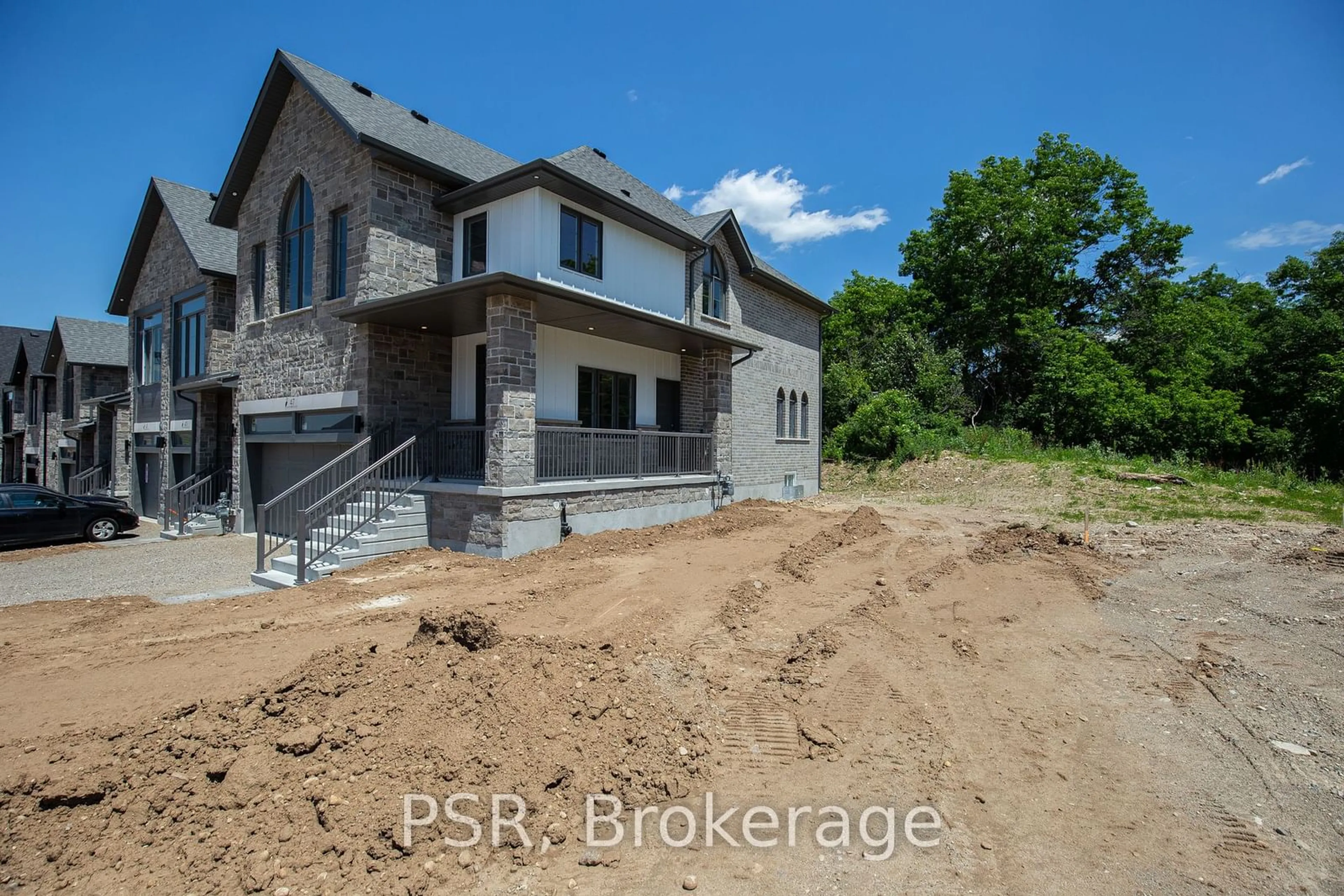 Frontside or backside of a home, cottage for 47 Queensbrook Cres, Cambridge Ontario N1S 0E5