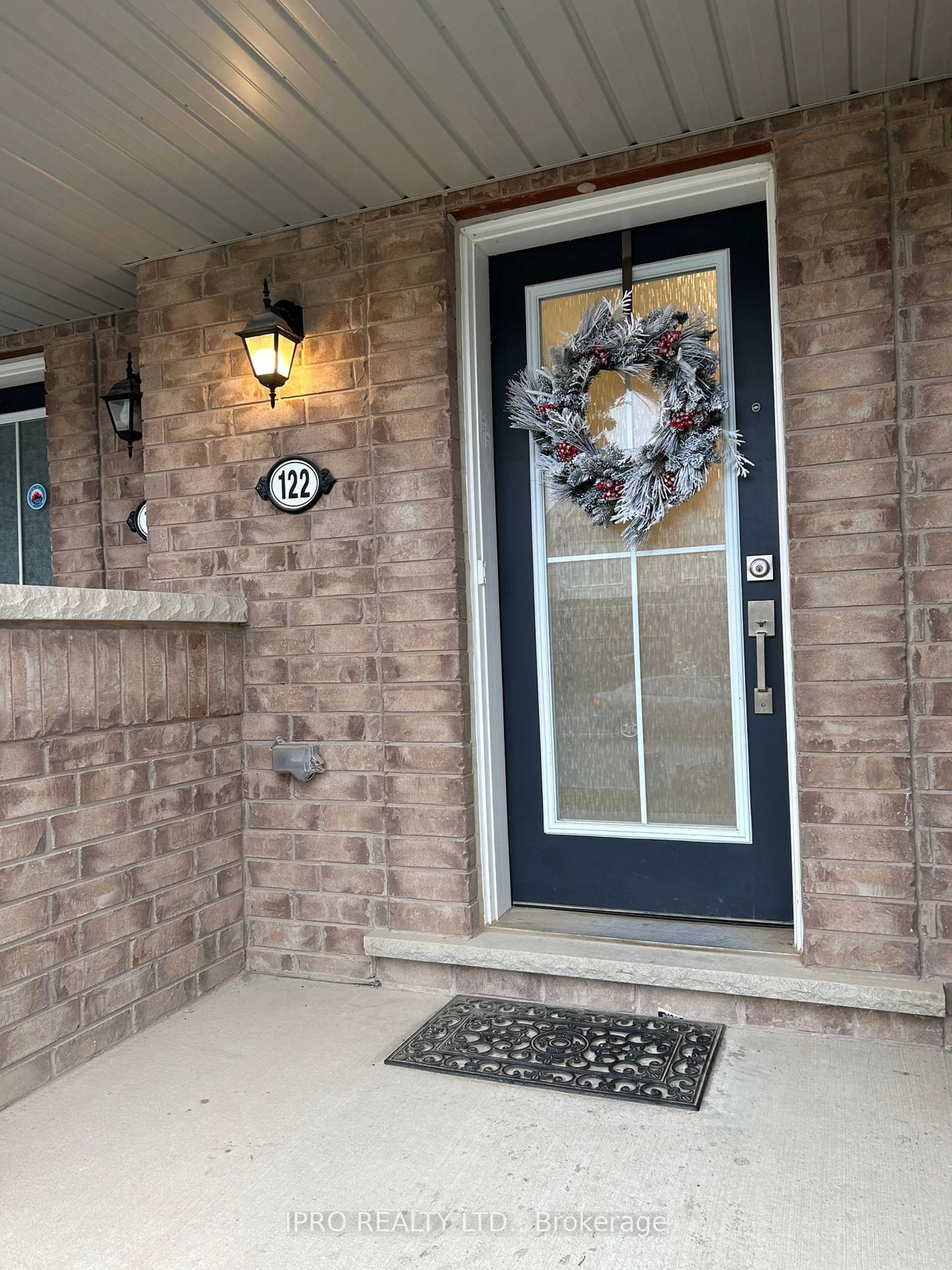 Indoor entryway for 122 Munro Circ, Brantford Ontario N3T 0R4