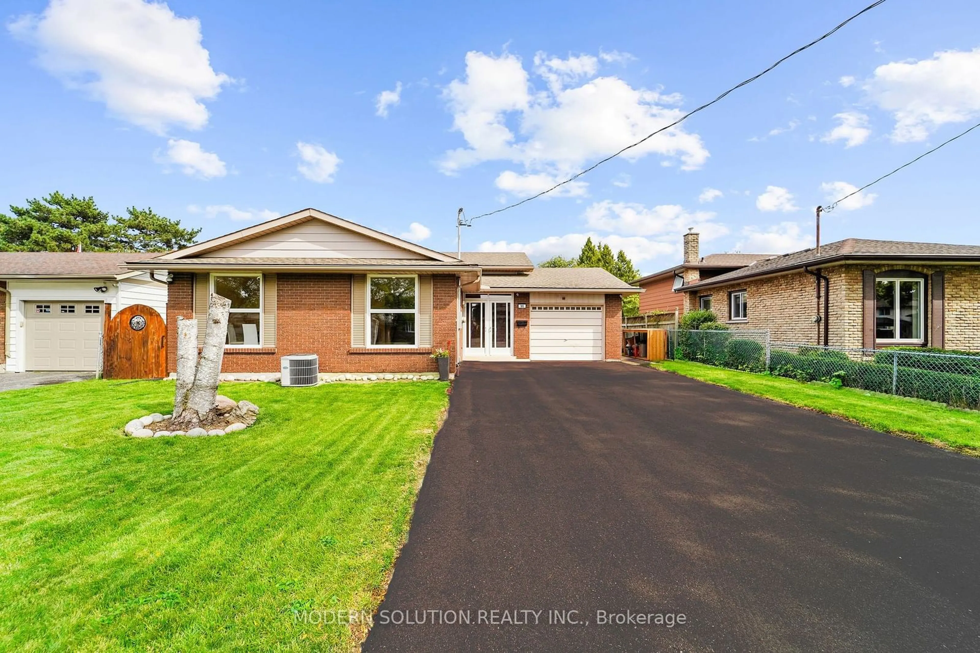 Frontside or backside of a home, the street view for 90 Glen Park Rd, St. Catharines Ontario L2N 3E9