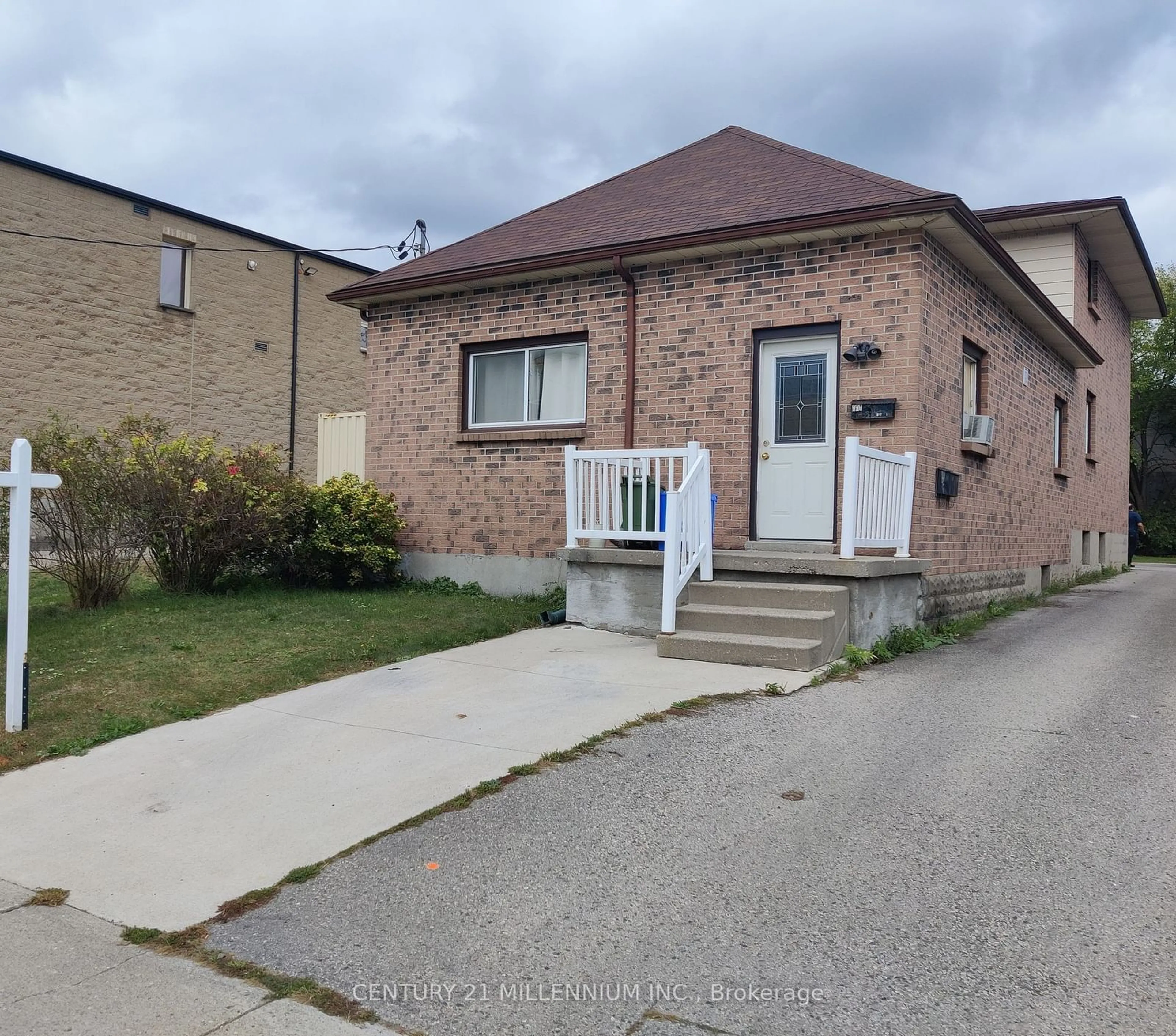 Frontside or backside of a home for 184 Simcoe St, London Ontario N6B 1H9