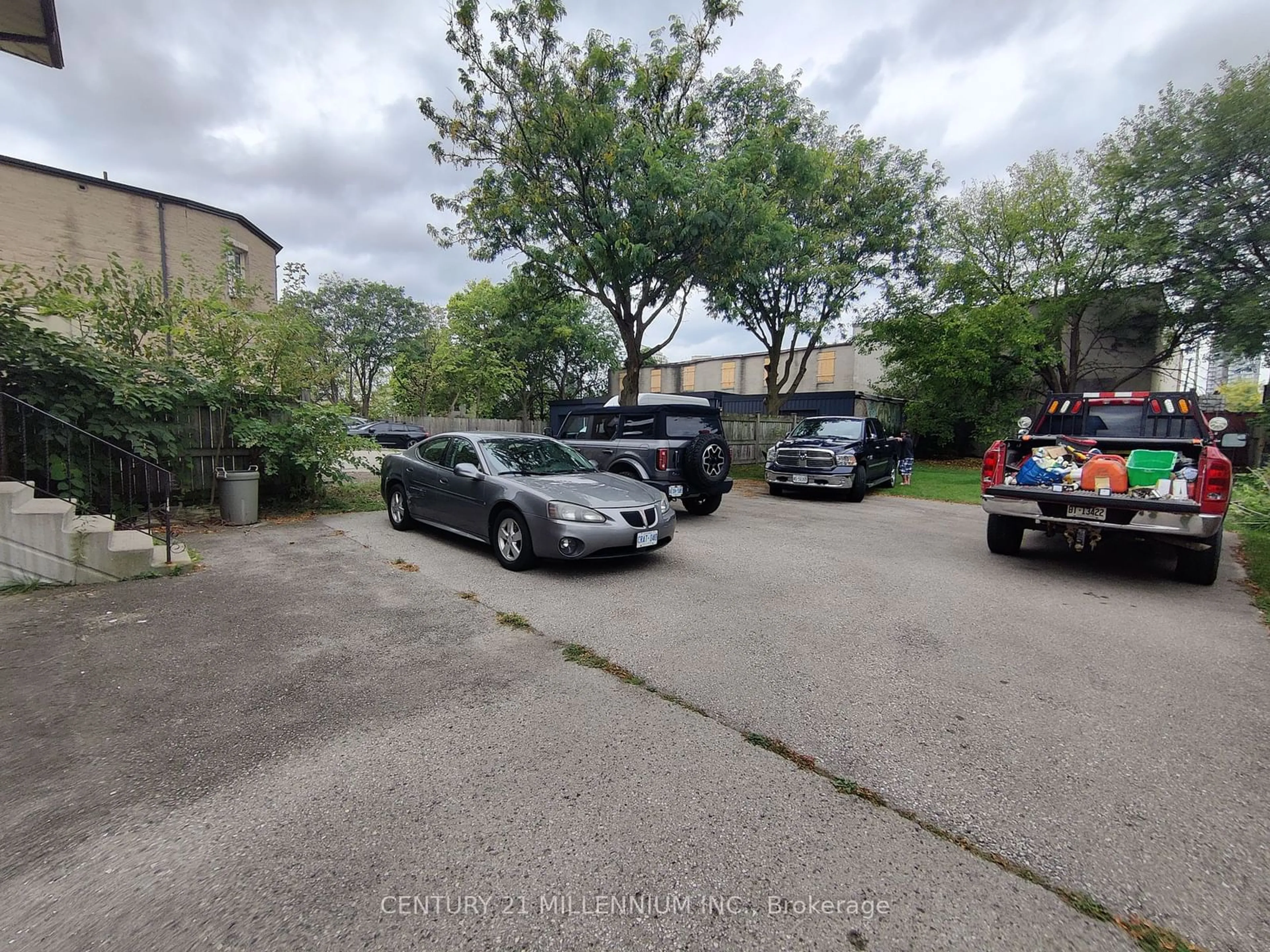 Parking for 184 Simcoe St, London Ontario N6B 1H9