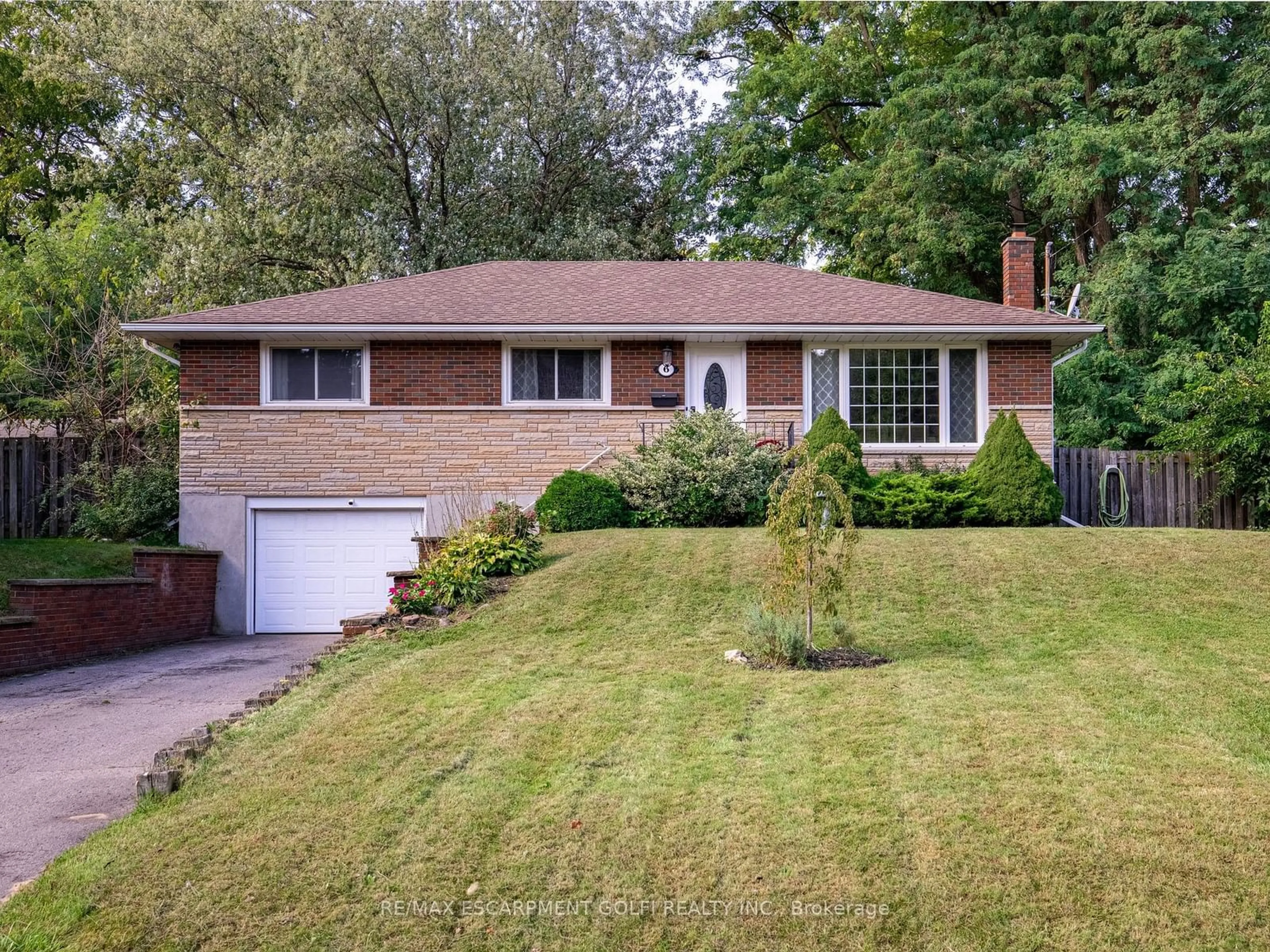 Frontside or backside of a home, cottage for 6 Stella St, Pelham Ontario L0S 1E0