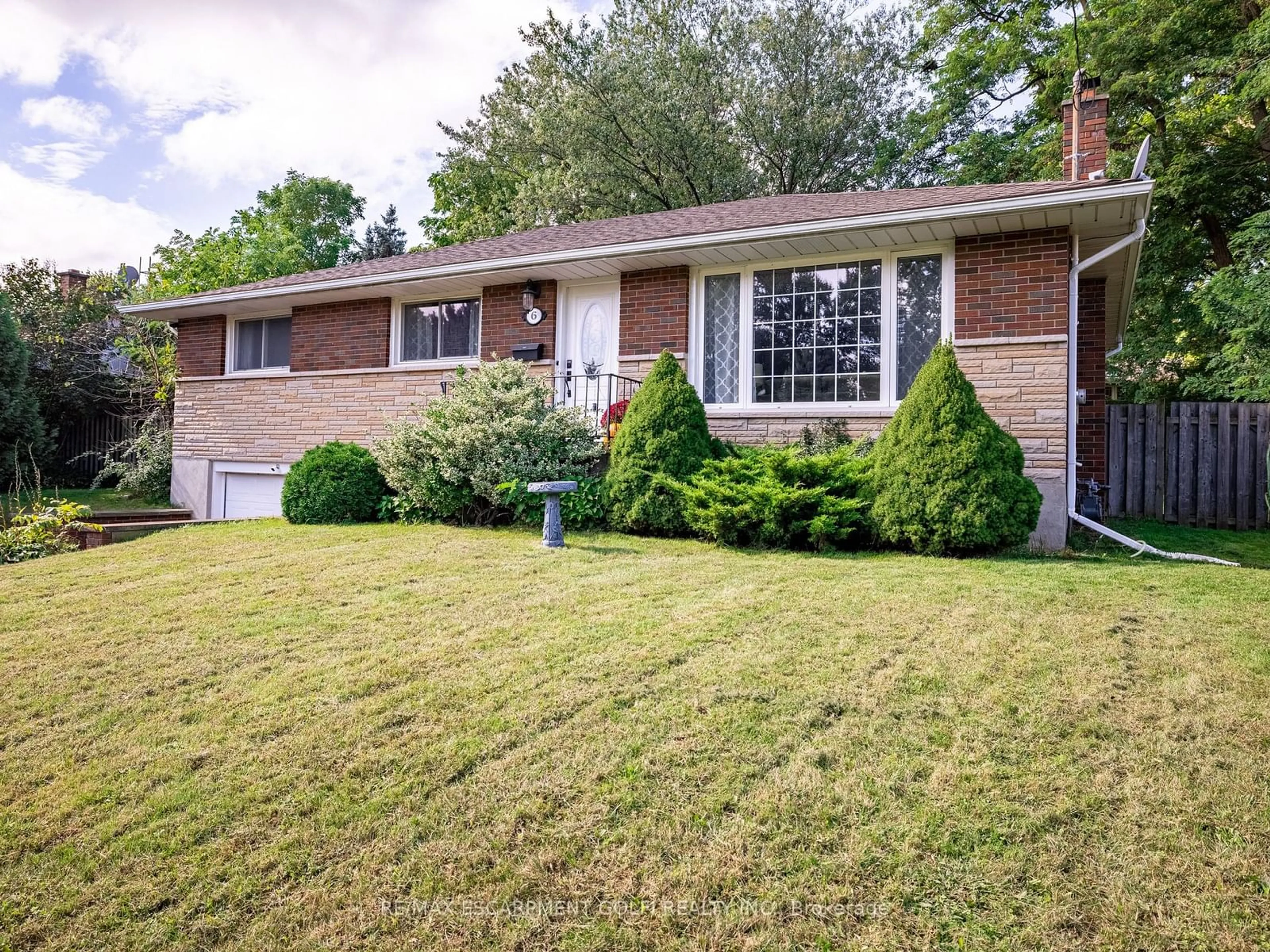 Frontside or backside of a home, cottage for 6 Stella St, Pelham Ontario L0S 1E0