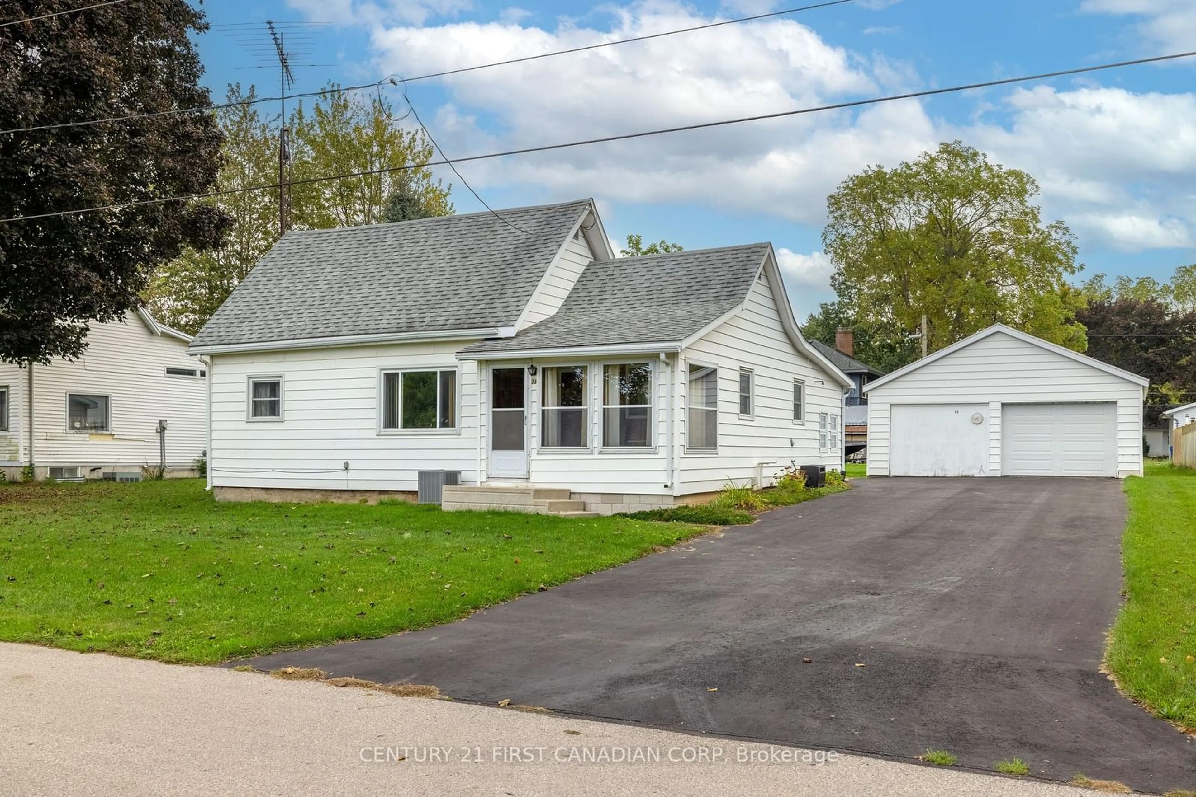 Frontside or backside of a home for 38 York St, Chatham-Kent Ontario N0P 2C0