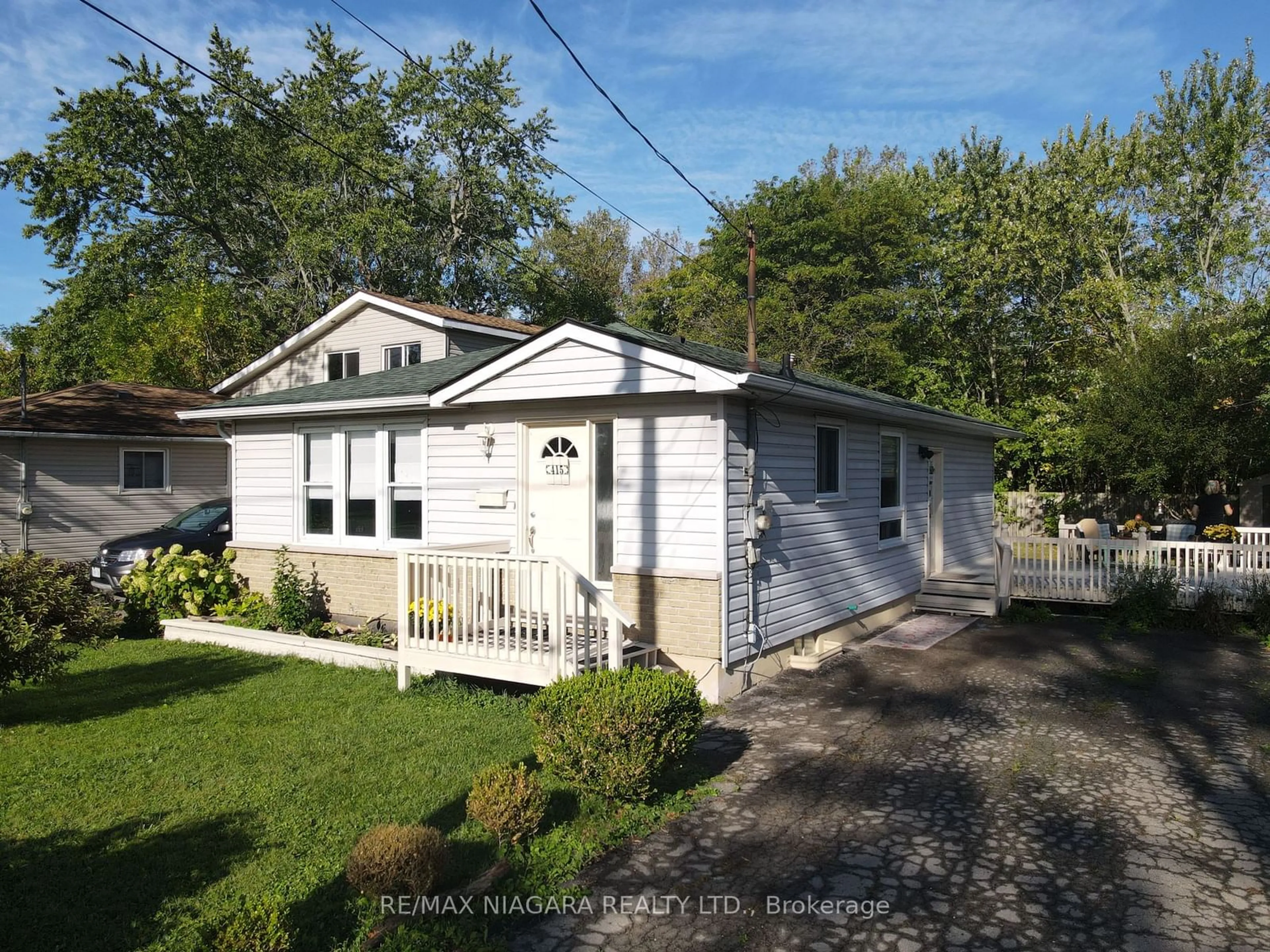 Frontside or backside of a home for 415 Washington Rd, Fort Erie Ontario L2A 4K5