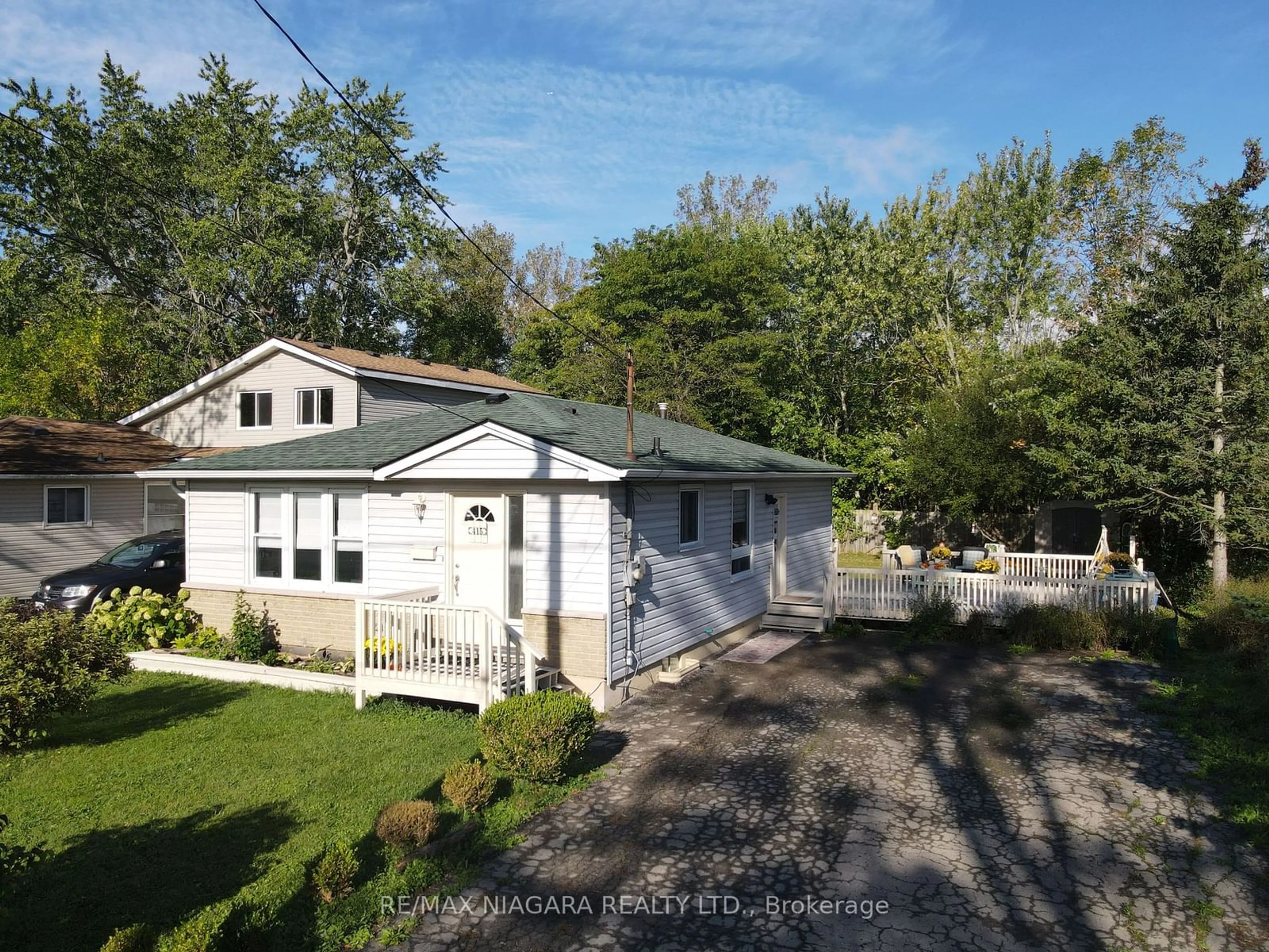 Frontside or backside of a home for 415 Washington Rd, Fort Erie Ontario L2A 4K5