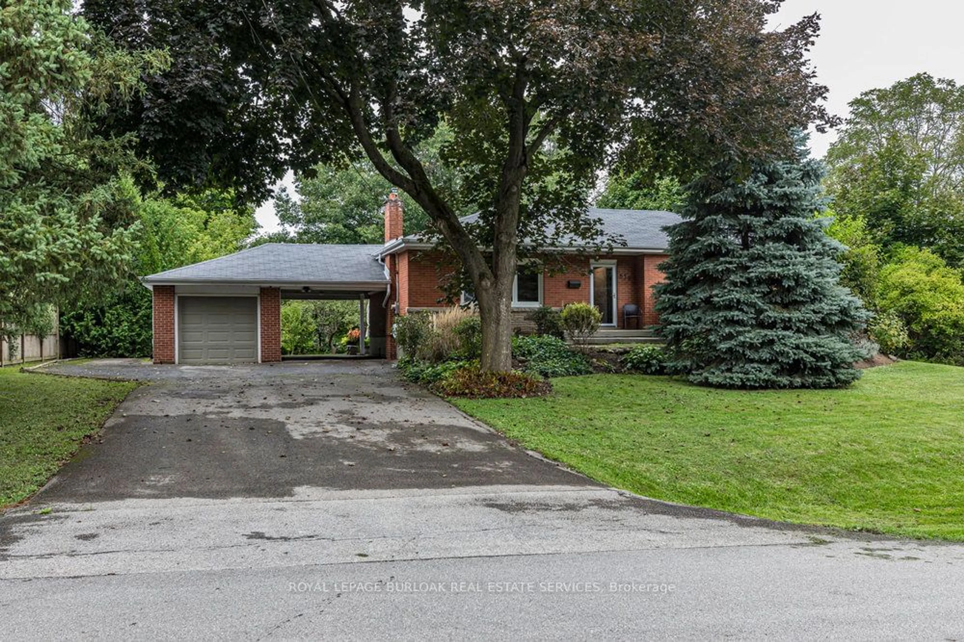 A pic from exterior of the house or condo, the street view for 839 Mewburn Rd, Hamilton Ontario L9G 3E4