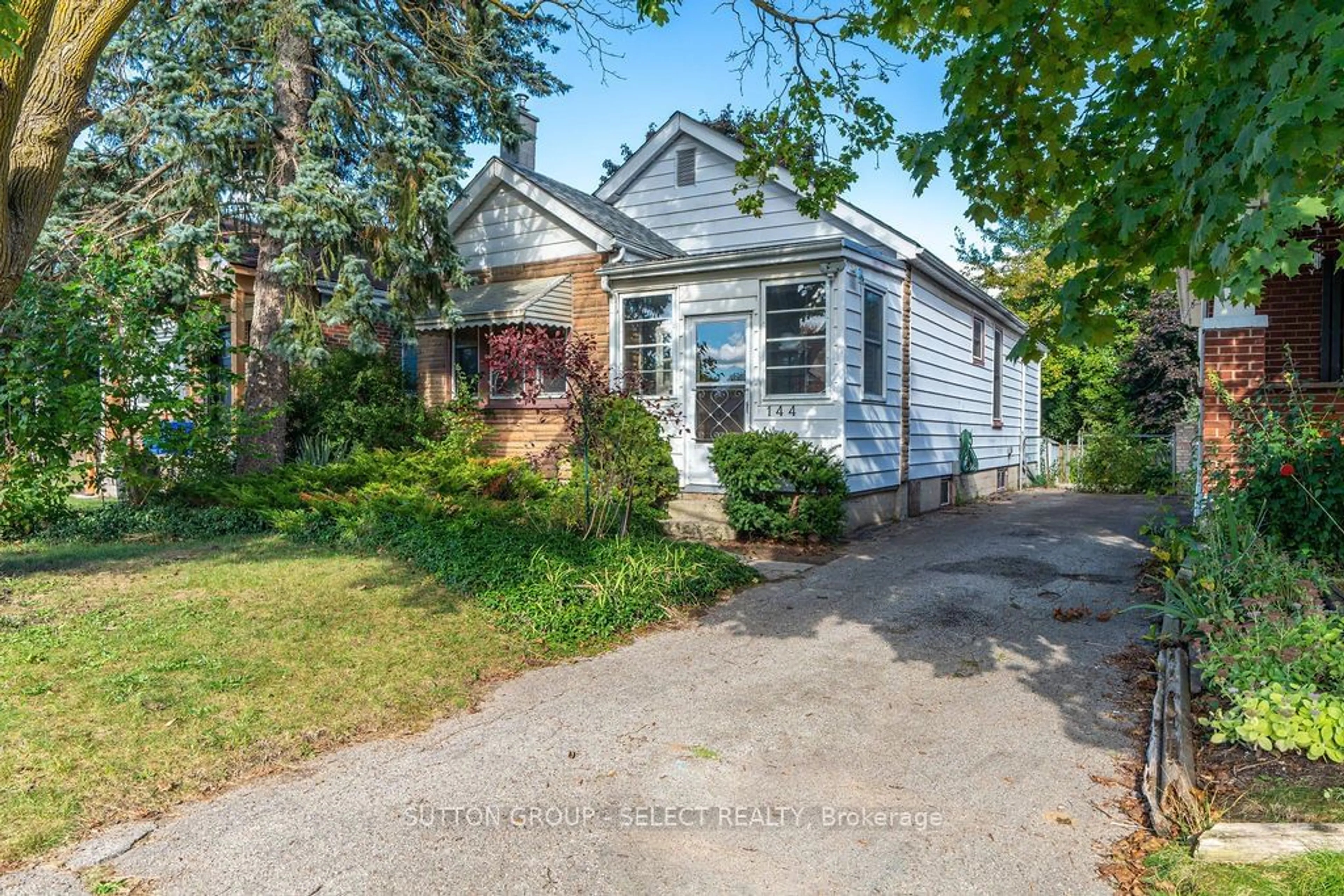 Frontside or backside of a home for 144 Giles St, London Ontario N5Z 2V7