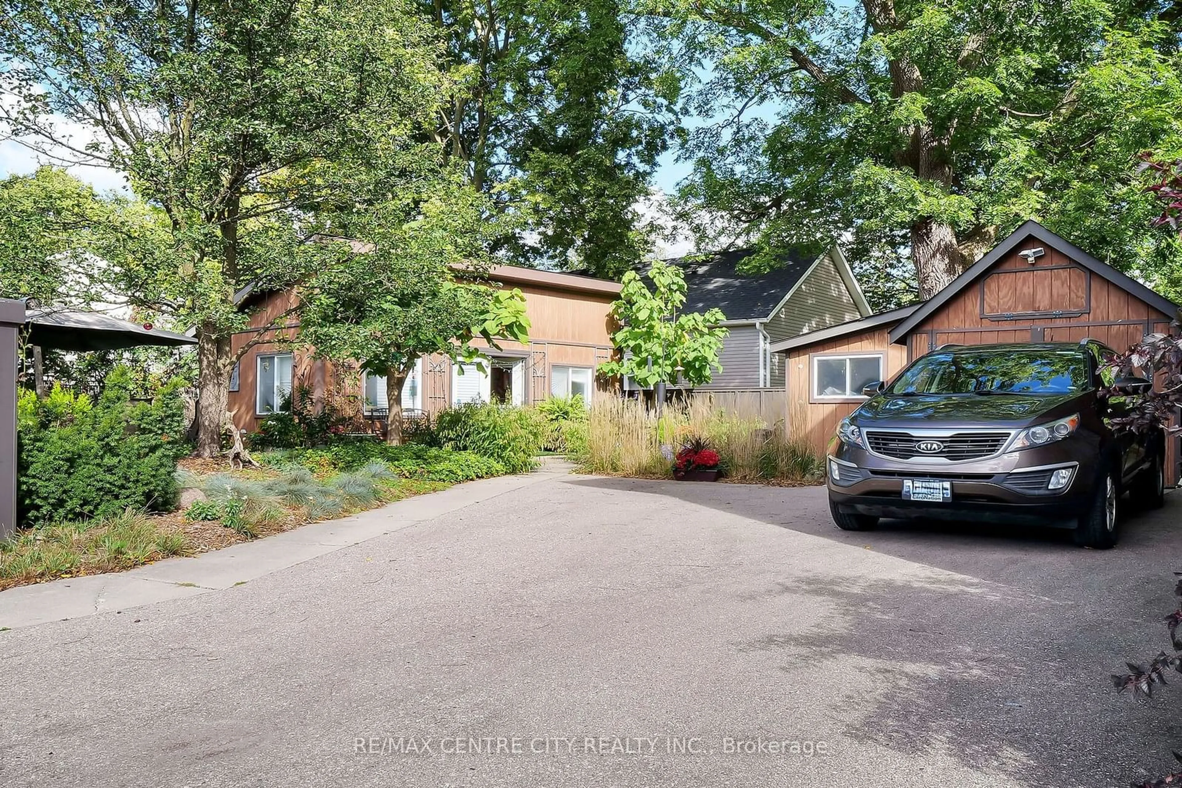 A pic from exterior of the house or condo, the street view for 149 Wilson Ave, London Ontario N6H 1Y2