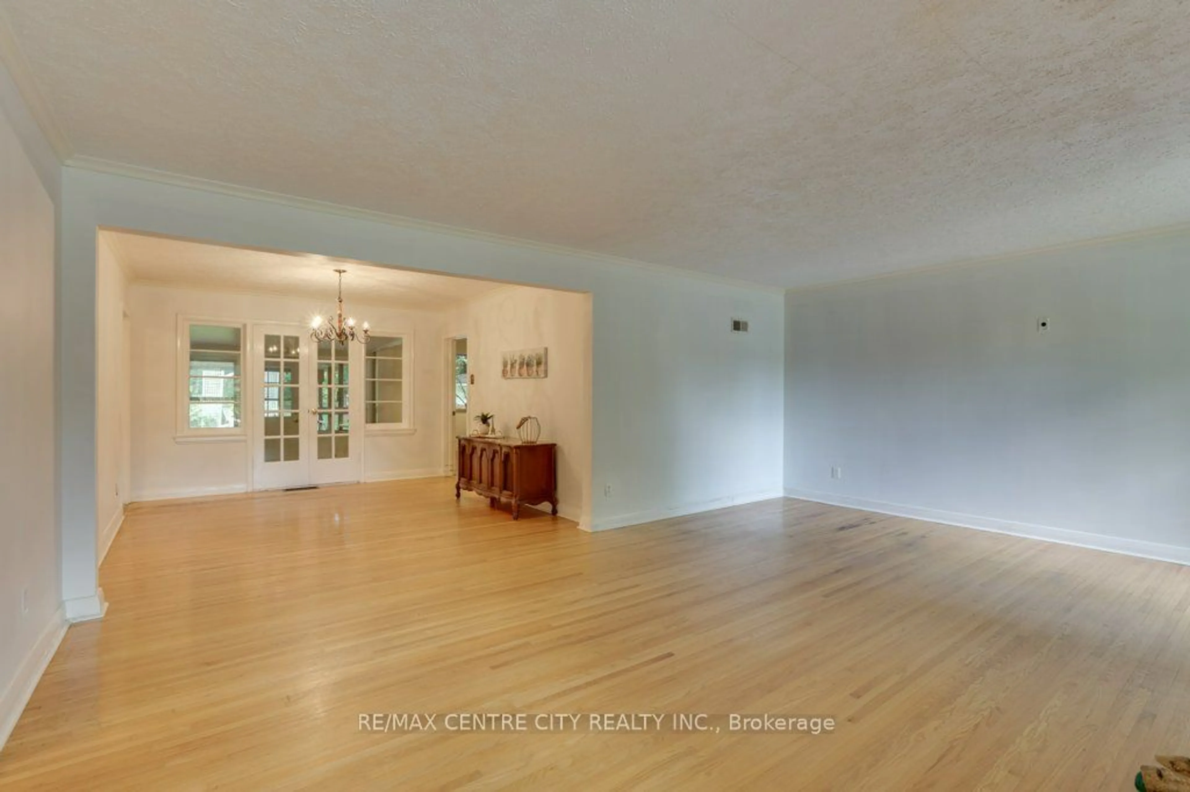 A pic of a room, wood floors for 420 Riverside Dr, London Ontario N6H 2R7