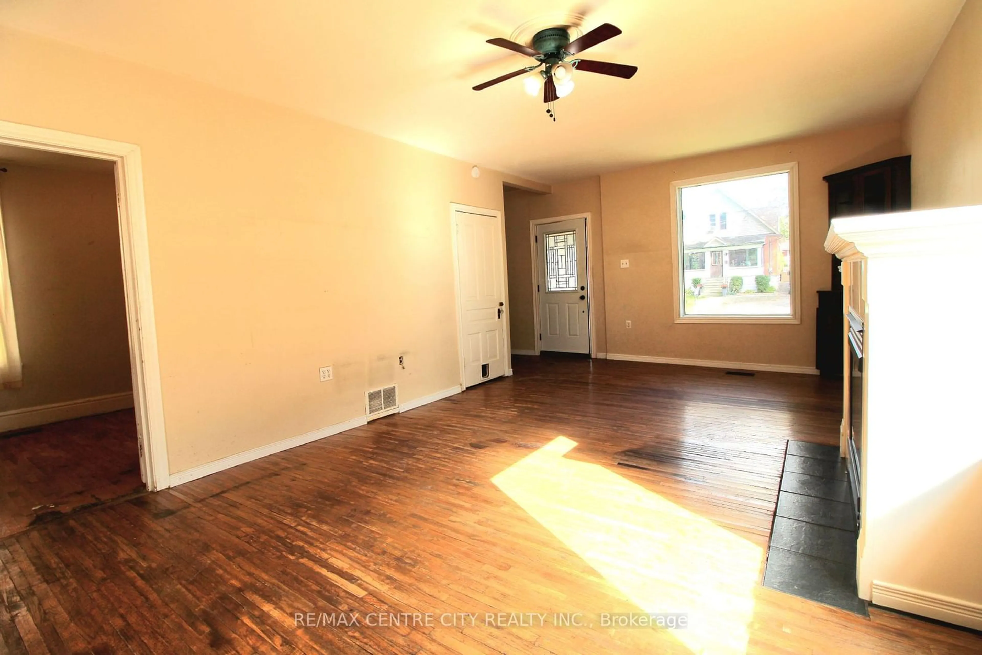 A pic of a room, wood floors for 18 Woodworth Ave, St. Thomas Ontario N5P 3J4