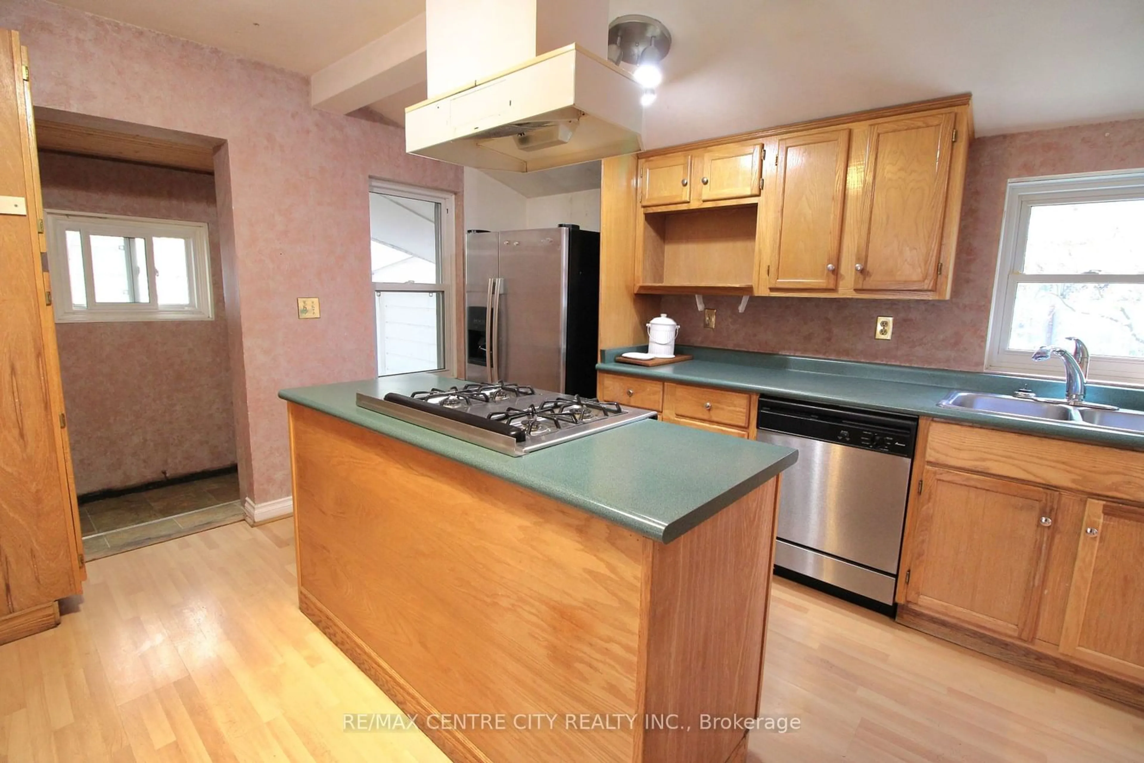 Kitchen, wood floors, cottage for 18 Woodworth Ave, St. Thomas Ontario N5P 3J4