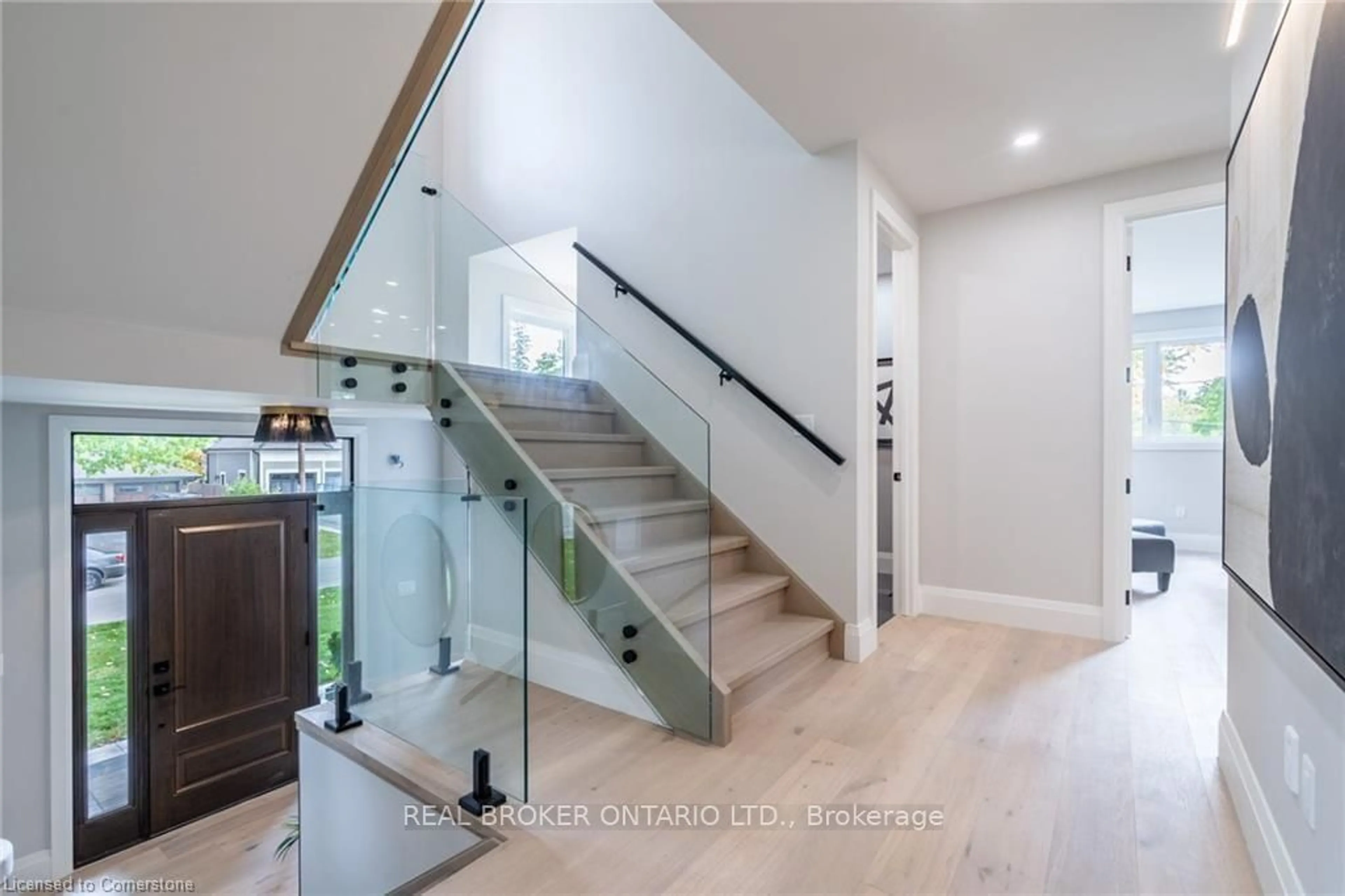 Stairs for 262 Robina Rd, Hamilton Ontario L9G 2L5