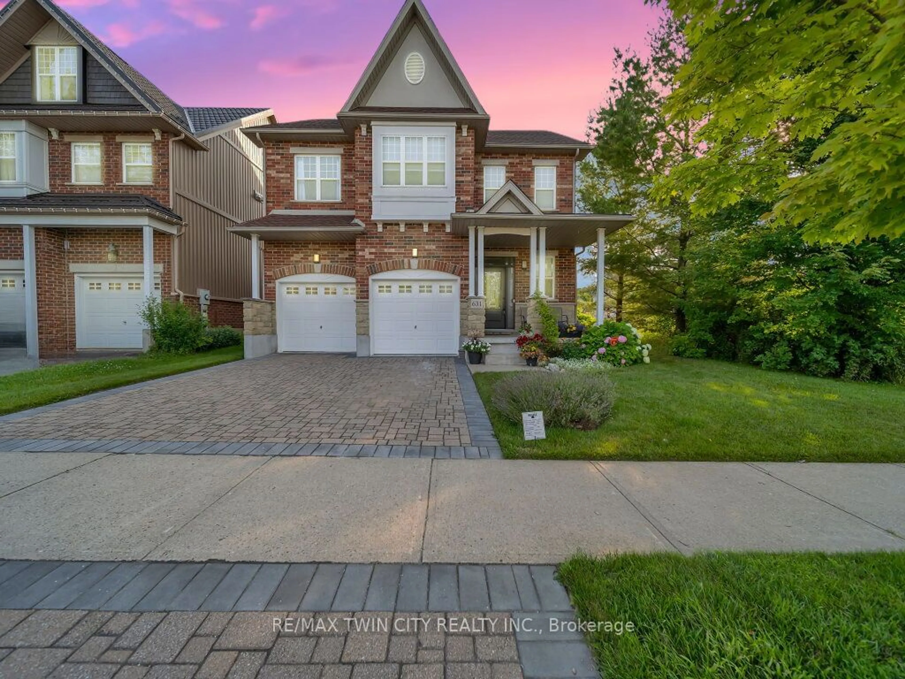 Frontside or backside of a home, the street view for 631 Frieburg Dr, Waterloo Ontario N2T 2Y2