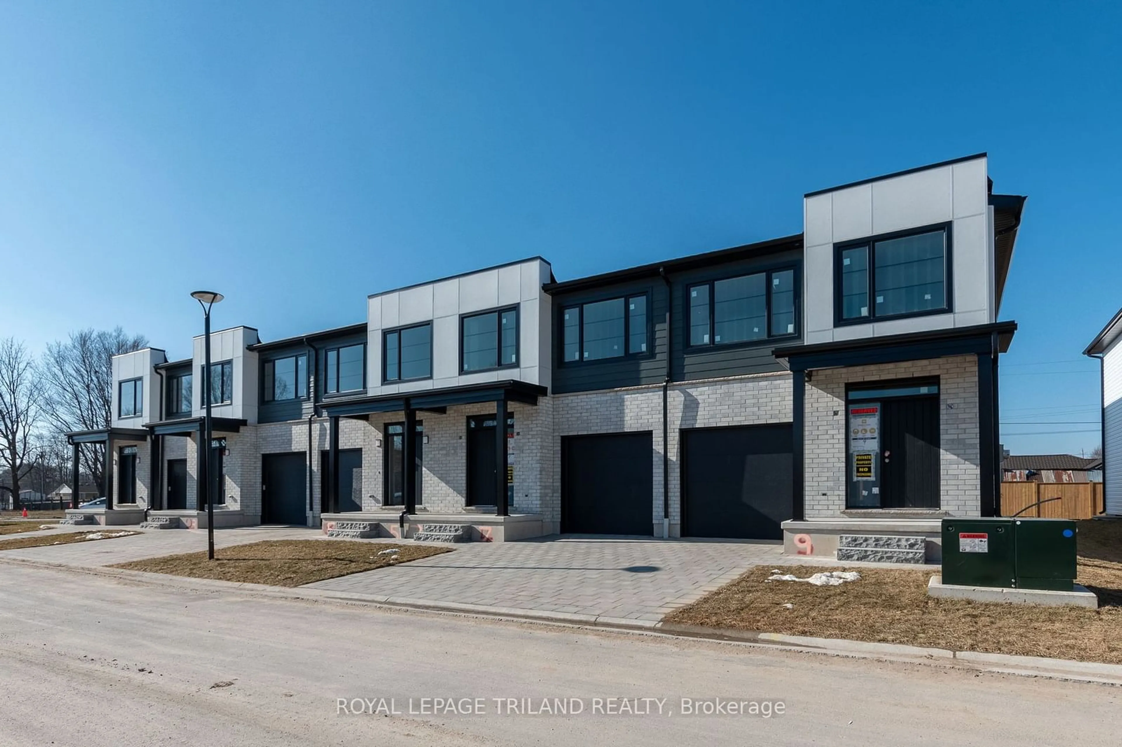 A pic from exterior of the house or condo, the front or back of building for 101 SWALES Ave #14, Strathroy-Caradoc Ontario N7G 0C1