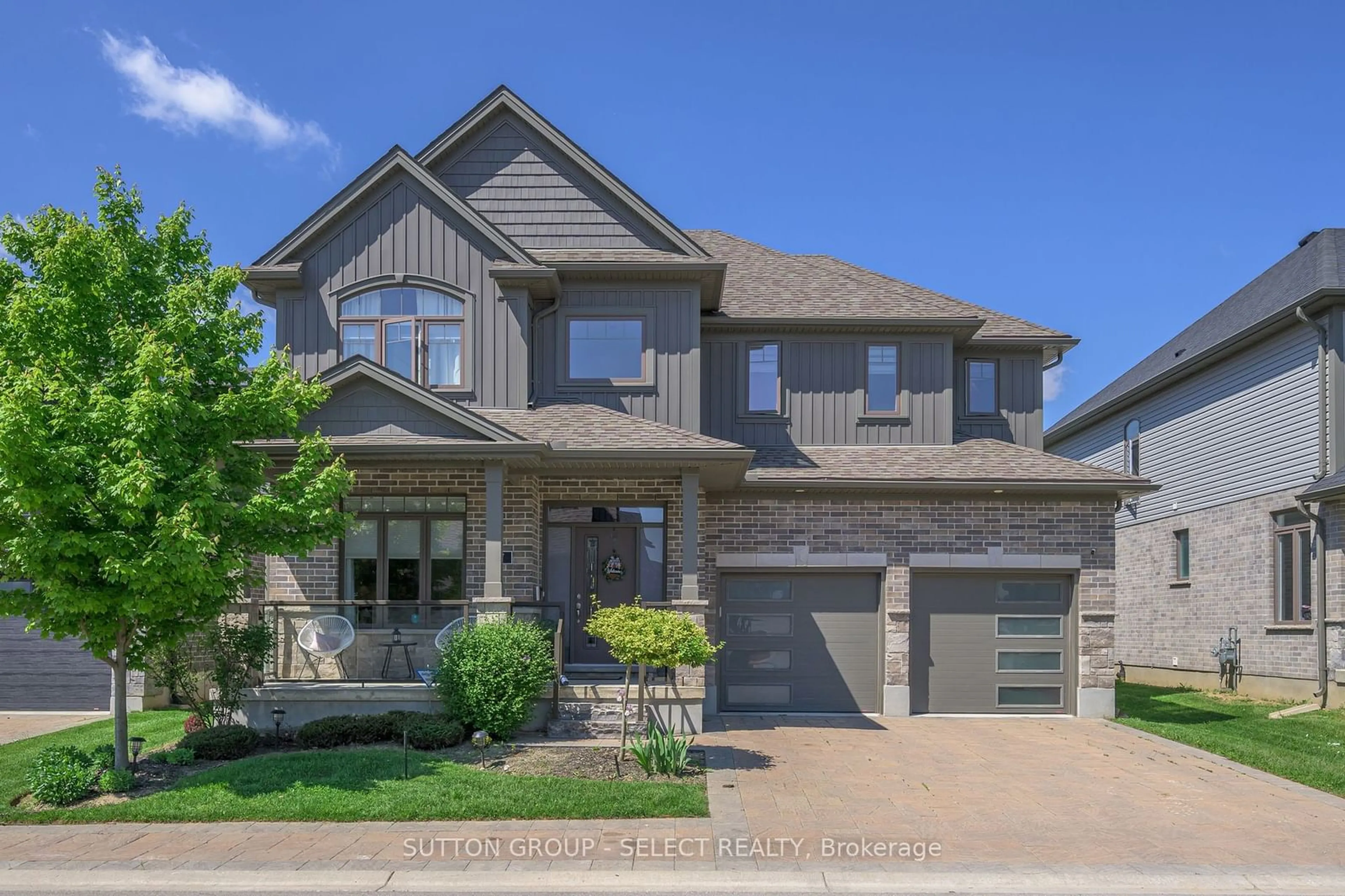 Frontside or backside of a home, the street view for 1061 EAGLETRACE Dr #47, London Ontario N6G 0E9