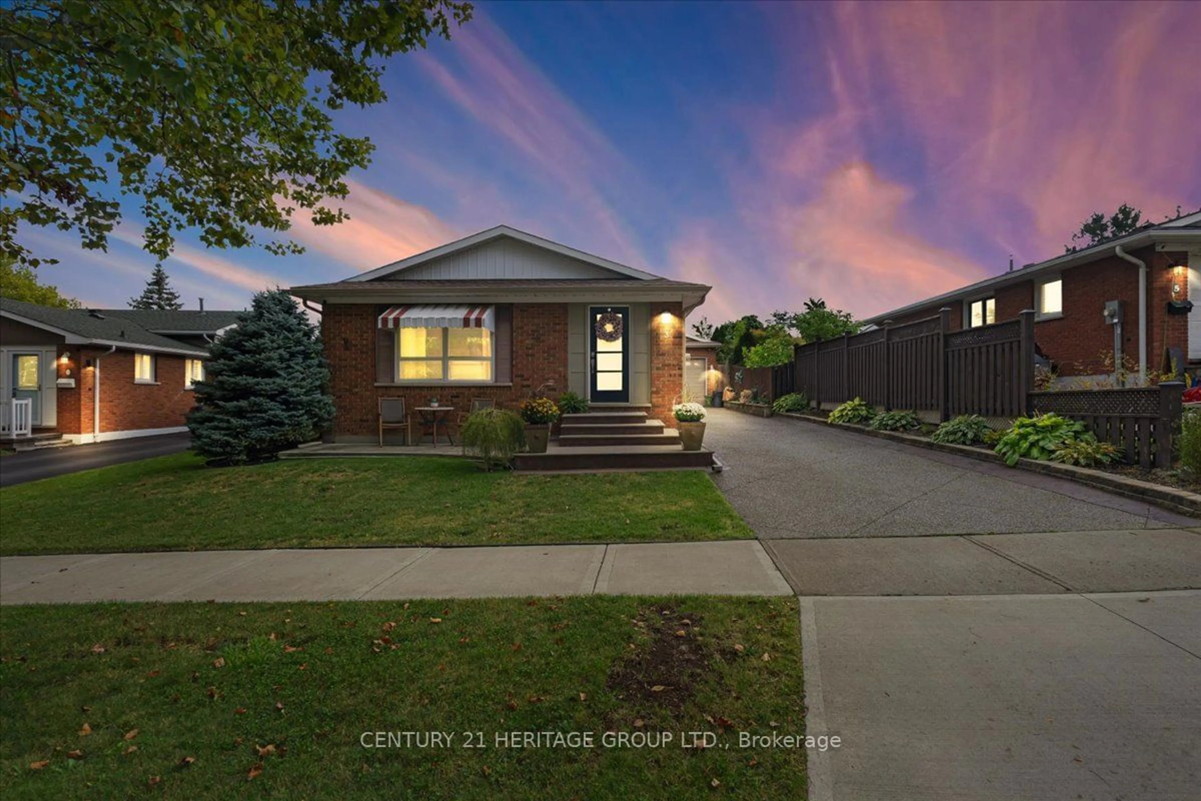 Frontside or backside of a home for 3 BYWOOD Cres, Hamilton Ontario L8J 1G7