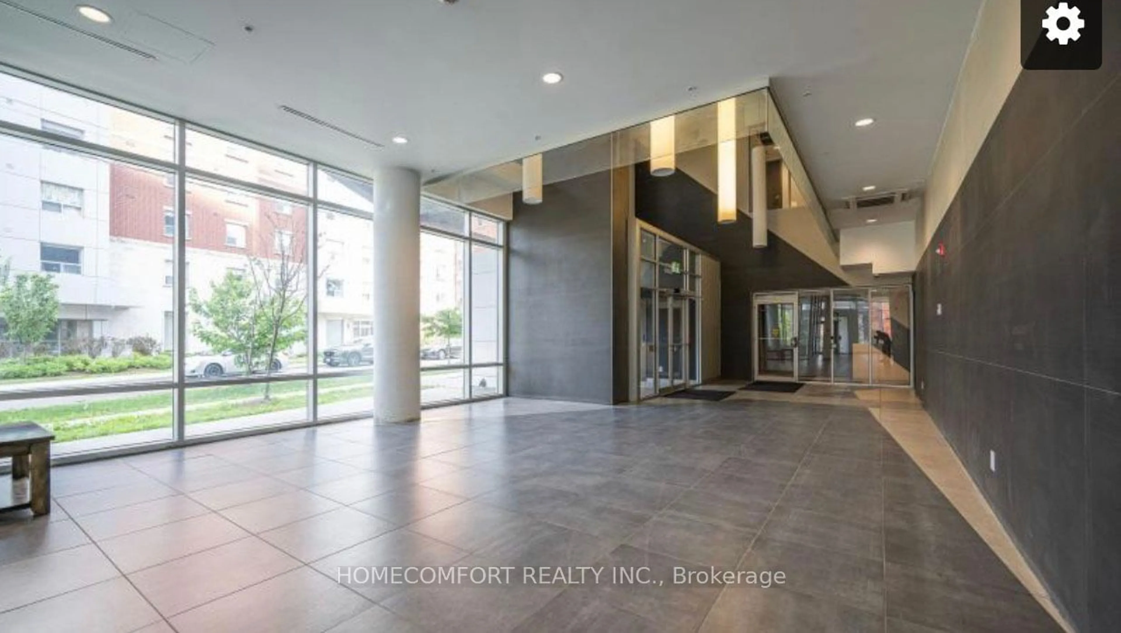 Indoor foyer for 158 King St #708, Waterloo Ontario N2J 2Y2