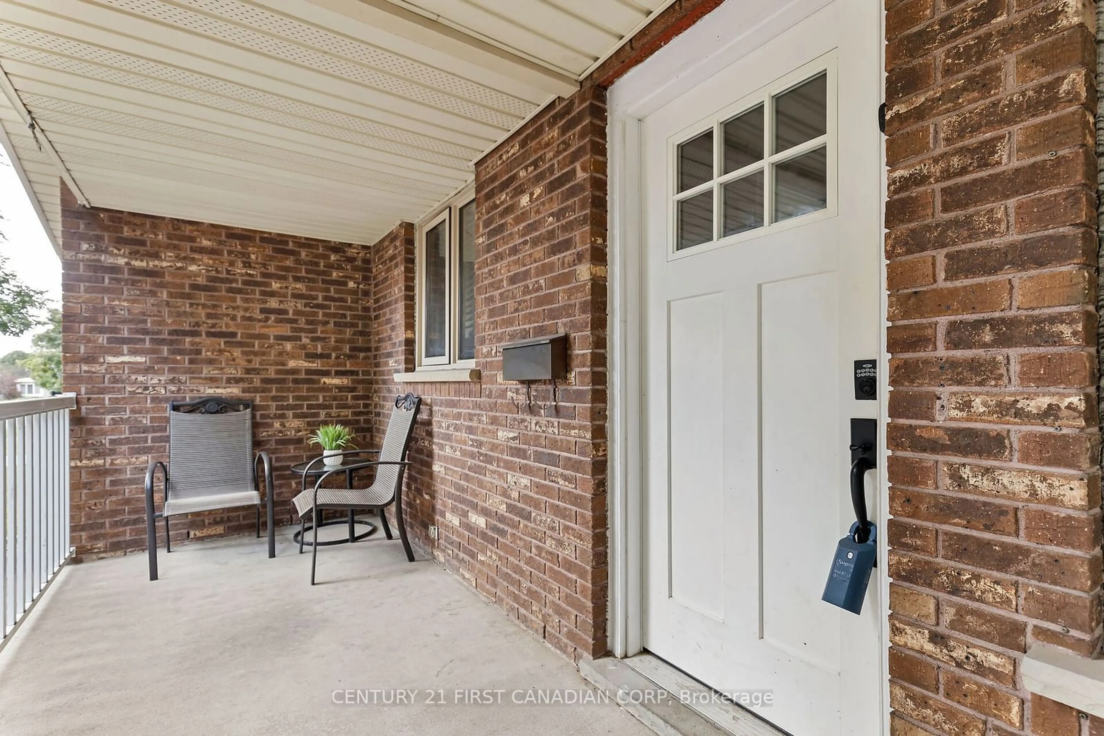 Indoor entryway for 51 Barrett Cres, London Ontario N6E 1T4